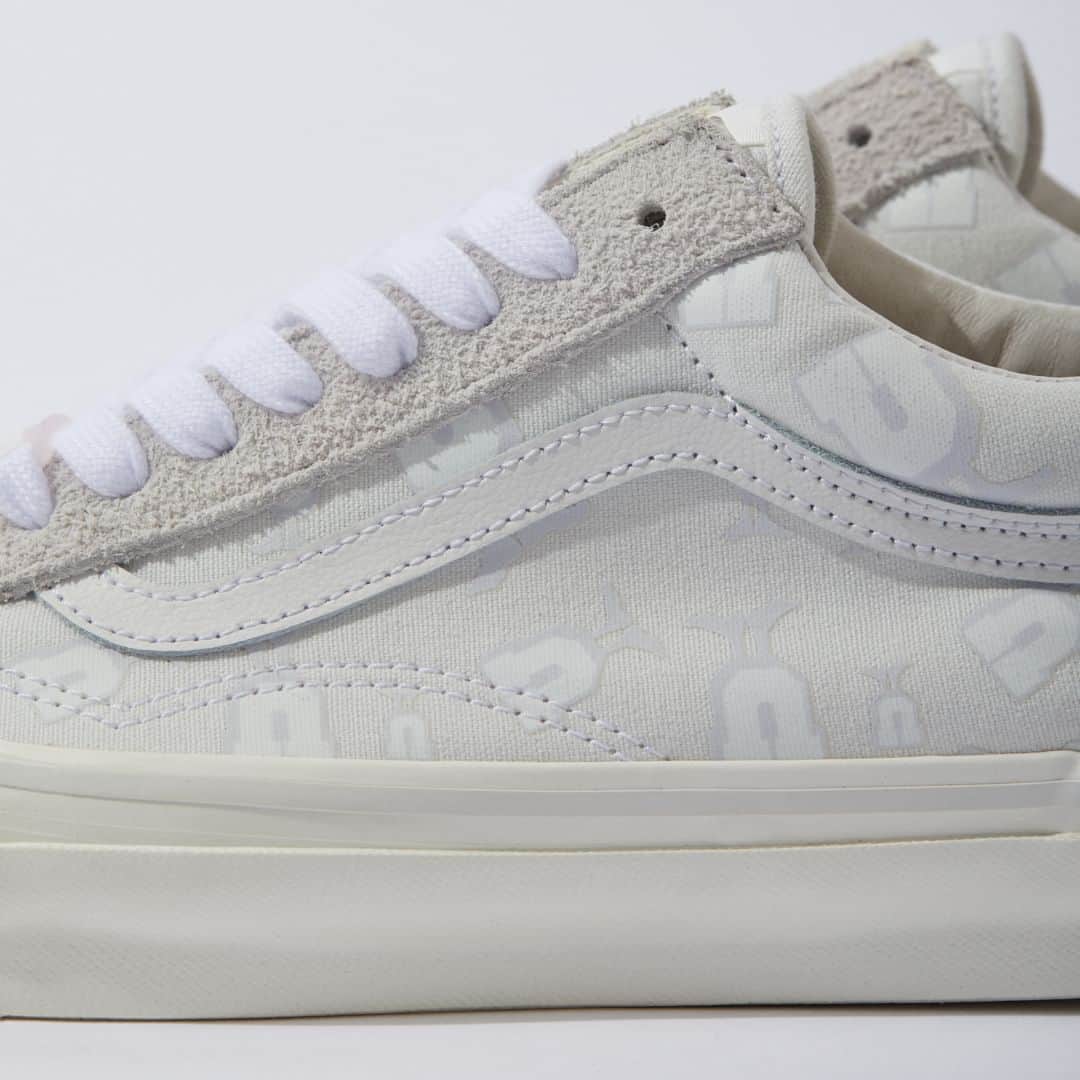 UNDFTDのインスタグラム：「UNDEFEATED x Vault by Vans OG Old Skool LX ‘Blanc De Blanc’  Crafted from supple pigskin suede and sturdy canvas, each UNDEFEATED x Vault by Vans OG Old Skool LX offers an all-over U-Man print on its quarter panels, collar and tongue.  Available Friday, 10/13 exclusively at 11am at all UNDEFEATED Chapter Stores and 8am PST at Undefeated.com」