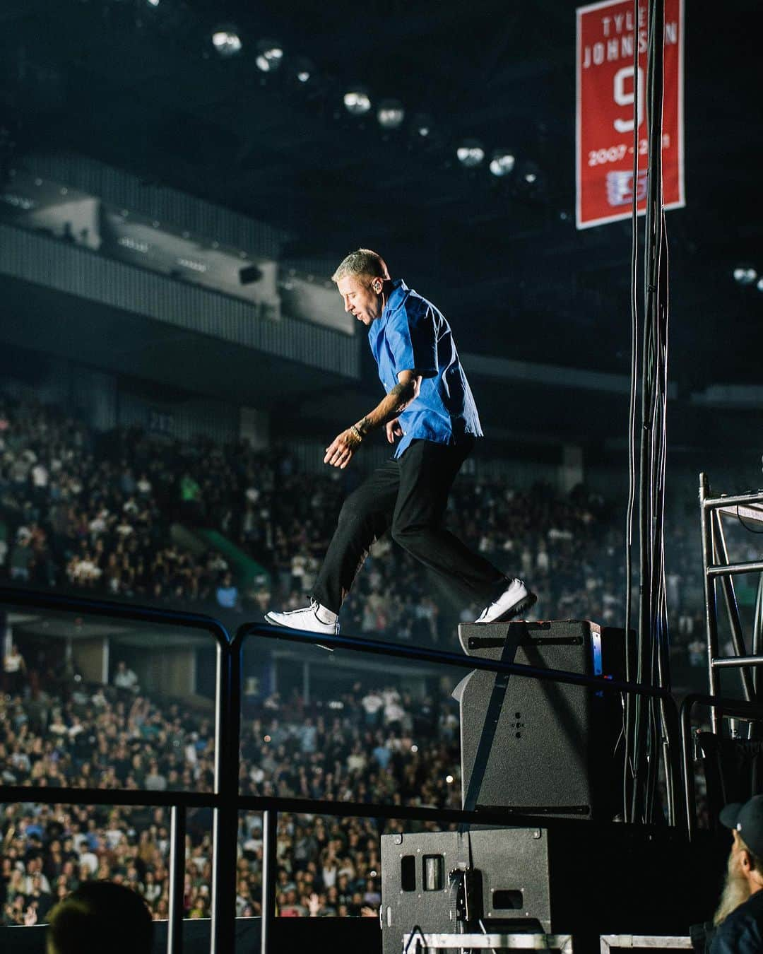 マックルモアーさんのインスタグラム写真 - (マックルモアーInstagram)「The Ben Tour USA made its way back home to Washington and a city that I have grown to love over the years: Spokane.  It reminds me of Seattle back in the 80’s before IKEA looking condo’s and tech took over.  There’s a nostalgic Americana vibe from old brick buildings, wide streets, incredible vintage missions, the Spokane river and rustic diners.  Sloane and I put in miles on Lime Scooters riding all over the city and exploring the uncharted terrain.  I have classic core memories shooting the Downtown music video when Sloane was a baby and shutting down multiple city blocks to throw a parade with the people of Spokane.  That same energy was felt from the moment I stepped into the Spokane Arena.  Someone even tracked down the inflatable dog from the music video who made a cameo on stage during Downtown.  11,000 people deep and probably the loudest crowd of the tour.  A true Washington homecoming in one of my favorite PNW places ❤️」10月13日 6時01分 - macklemore