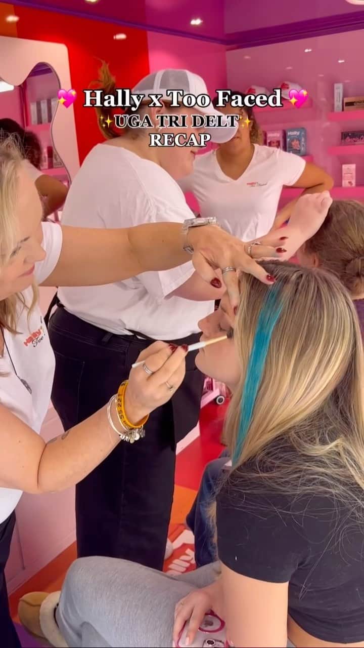 Too Facedのインスタグラム：「SO much fun yesterday in Georgia with @hallyhair 😍 Next stop, Columbia, SC for the South Carolina & Florida game! 🏈💖 #toofaced #tfcrueltyfree #toofacedxhally #toofacedxhallytour」