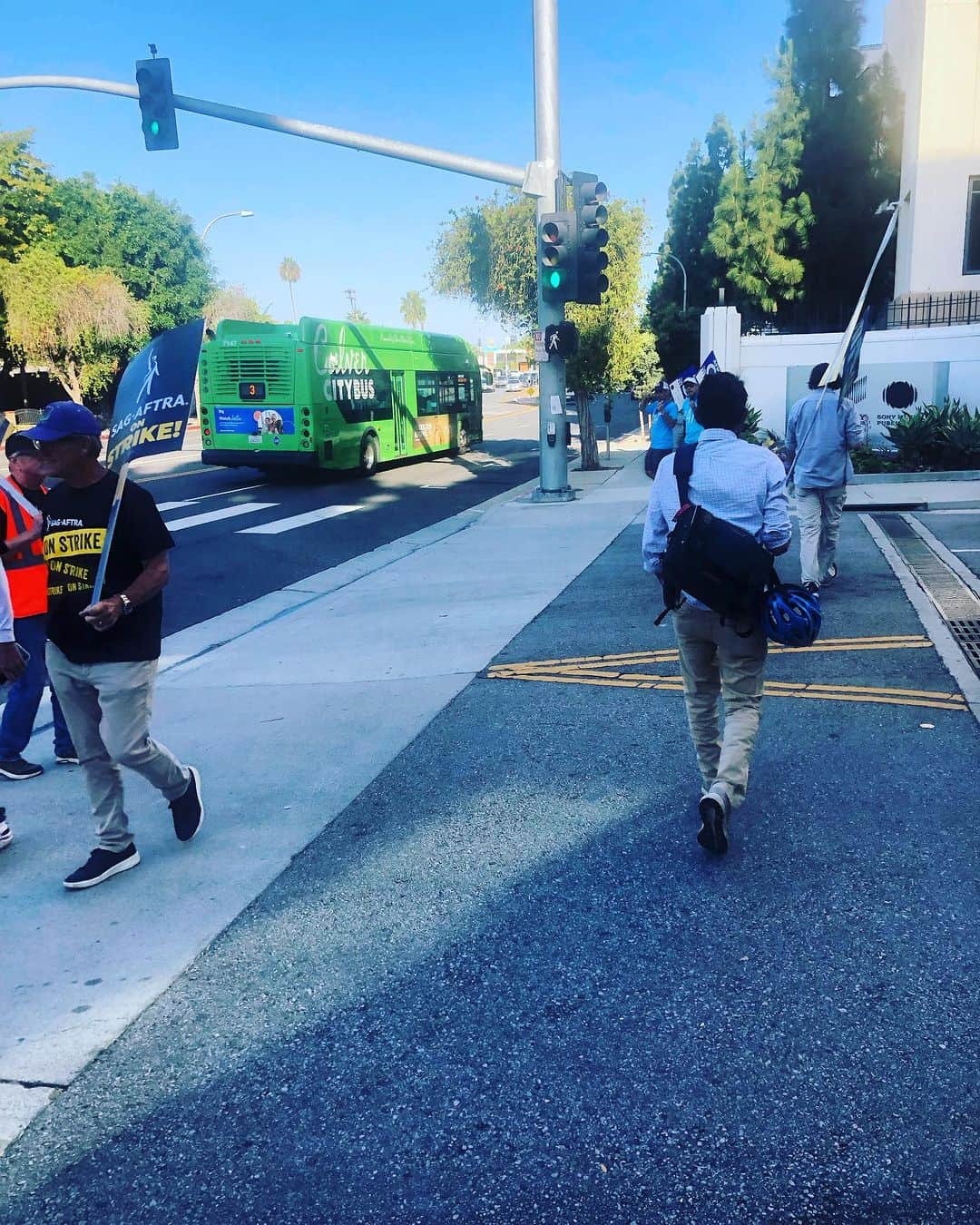 マット・レッシャーさんのインスタグラム写真 - (マット・レッシャーInstagram)「Turnout at Sony was pretty sparse early this morning. Hoping it picked up later as news of the negotiation stoppage spread. But I did meet a woman who was out for the very first time because she couldn’t stand that the AMPTP had walked away. She felt guilty for not showing up sooner. This woman works 70 hours a week right now at her non-acting job, but she found some time to get on the line.  Now is the time to really show strength. Crowds need to get bigger, not smaller. Louder not quieter. They need to know they can’t just pick us off because we’re coming through the gate last. We can do this, people! #sagaftrastrong #sagaftrastrike」10月13日 6時08分 - realmattletscher