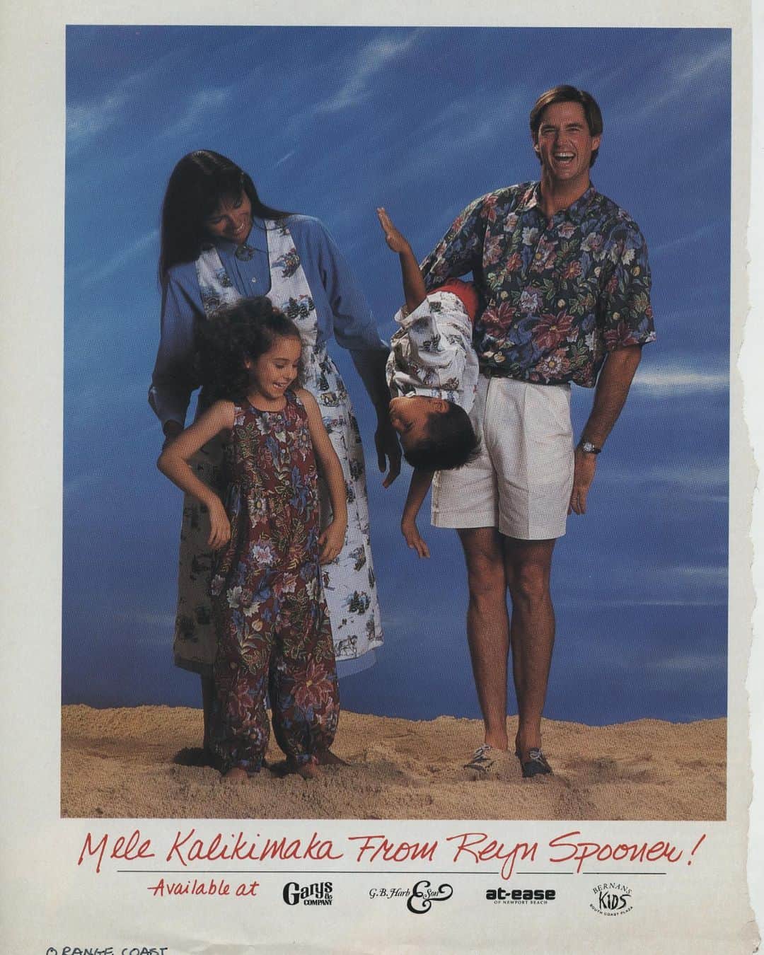 レインスプーナーのインスタグラム：「With 40 years of Hawaiian Christmas shirts comes 40 years of advertisements. Fun to look back over the decades.」