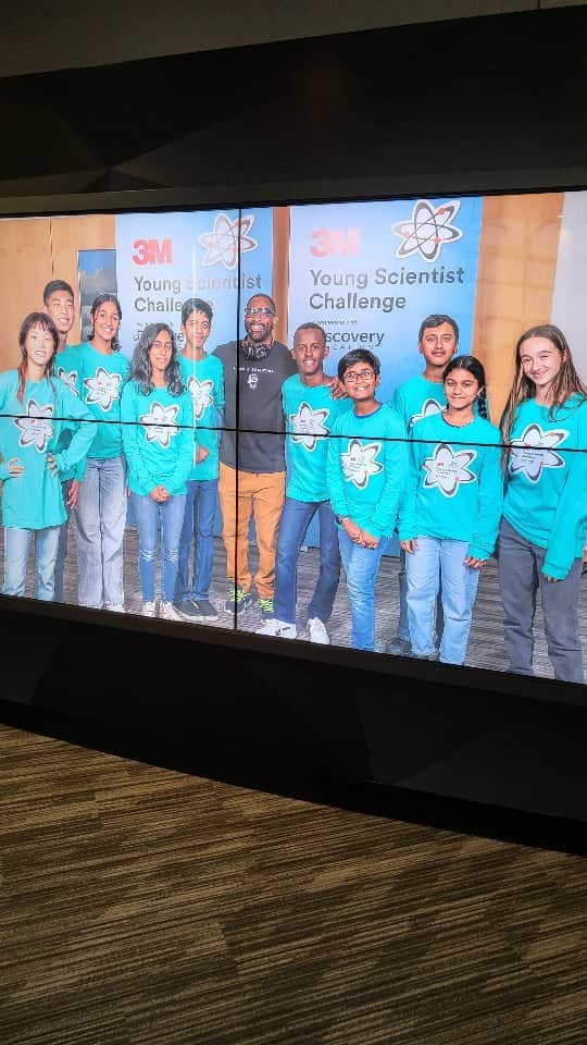 3M（スリーエム）のインスタグラム：「I had the incredible honor of joining this year’s  3M #YoungScientist Challenge in partnership with @discoveryed . These finalists truly blew everyone’s minds with their curiosity, ambition, and intelligence as they went through 2 days of challenges in preparation for their final showcase where they presented innovative ideas that could positively affect people’s lives.    It was a joy getting to know them, their mentors, and their families, and I’m so proud to be part of such an amazing event that’s giving students across the country an opportunity to share their unique gifts. Congratulations to Heman Bekele who was awarded the honor of this year’s America’s Top Young Scientist! Can’t wait to see the impact you’ll have on this world!  #FutureScientist #STEM #STEAM #Education #YouthEducation #STEMeducation #ScienceIsCool #ScienceForKids #YouthAreTheFuture #ScienceCompetition #learningthroughplay #3M #LearnTogether #innovation #youthempowerment」