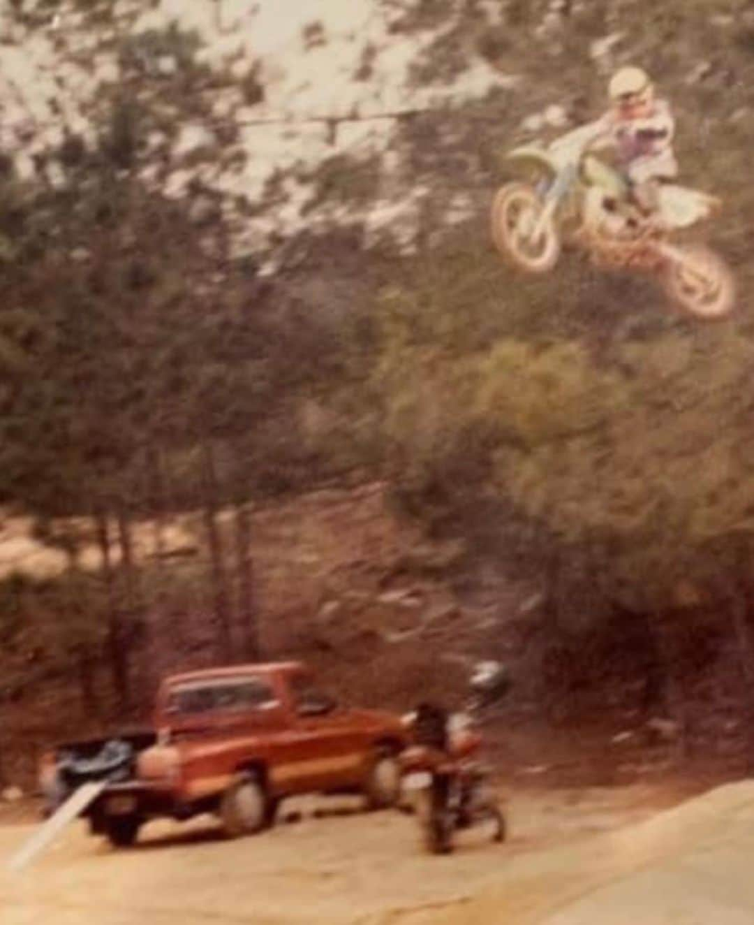 リッキー・カーマイケルのインスタグラム：「#tbt 1992.  After school practice in tally behind a junkyard.  Put in a lot of laps there.  Only water truck we had back then was Mother Nature.  That red Toyota in the background was our main source of transportation.  Wouldn’t change it for the world though, because  I’d be damned if I was going to have to have a car with no AC, like that ol wore out pos.  LOL」