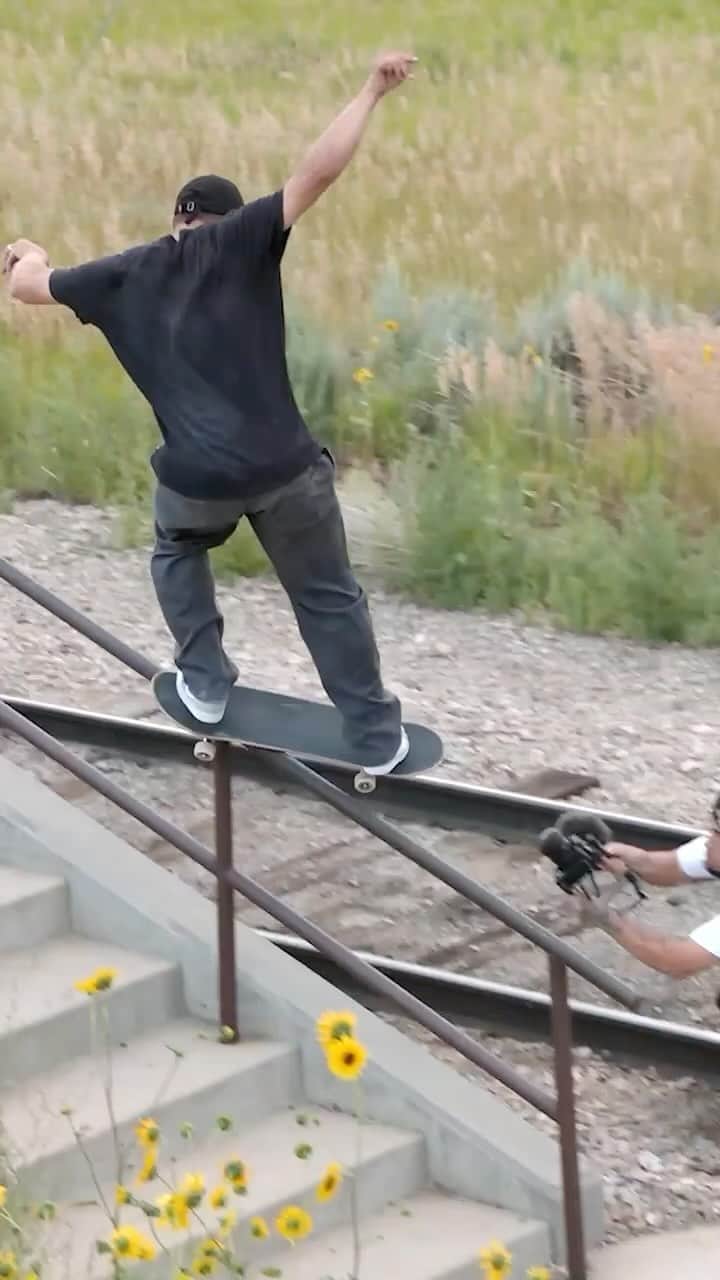 カルロス・リベイロのインスタグラム：「Really stoked on having a Pro Truck with @independenttrucks. Love how the truck looks and skates.  Clic the link in my Bio for my Indy part.   Much Love 👊🏽  🎬 @alan_hannon」