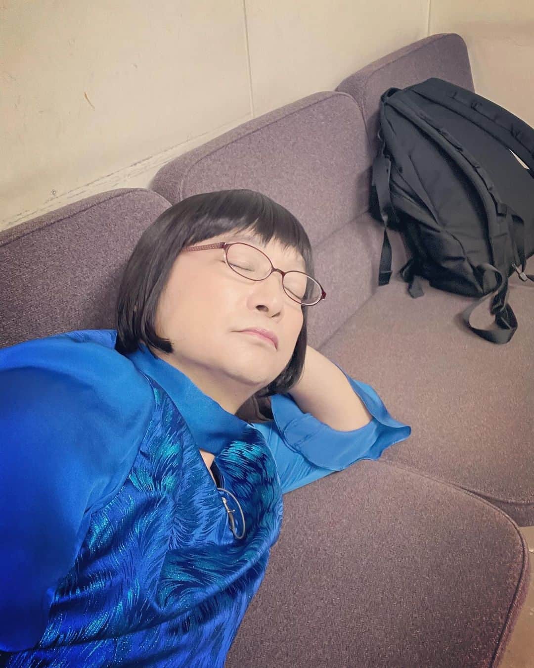 香取慎吾さんのインスタグラム写真 - (香取慎吾Instagram)「明日のワルイコあつまれの 友近さんが一休さんだったり。  ワルイコに来てくれた時のみちょぱとしんごちんだったり。  慎吾ママと楊貴妃な吉田羊さんだったり。  漫画風ポートレートだったり。  明後日金沢21世紀美術館での個展閉幕だったり。  カホさんの昼寝だったり。  昼寝なのに自撮りだったり。  僕のリュックだったり。  #ワルイコあつまれ  #友近 #一休さん #慎吾ママ #みちょぱ #しんごちん #吉田羊 #楊貴妃 #漫画風ポートレート #金沢 #WhoAmITour #金沢21世紀美術館  #カホさん #昼寝 #自撮り #リュック #バレンシアガ #balenciaga」10月13日 6時36分 - katorishingo_official