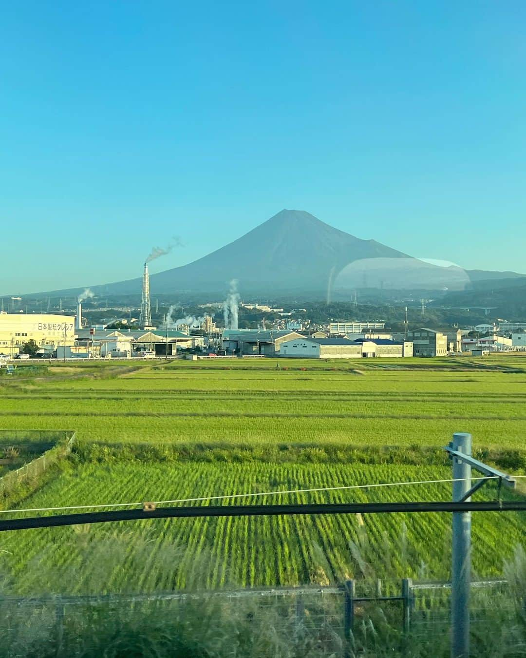 高橋ひとみさんのインスタグラム写真 - (高橋ひとみInstagram)「おはようございます。 9:50〜から東海テレビ 「スイッチ！」に出演します📺 今日は富士山が綺麗に見られました🗻 今日の特集は「高橋ひとみのちょっとひと駅」国際センター駅周辺を散策🚶‍♀️ そしてSPゲストには桜田ひよりさんがいらっしゃいます🎵  #東海テレビ #スイッチ！」10月13日 6時49分 - hitomi_momoe