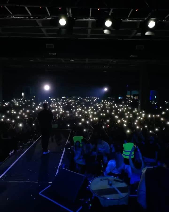 Sorriso Marotoのインスタグラム：「Baixada Santista obrigado por esse reencontro, foi incrível curtir com vocês a véspera do feriadão!!! 🫶🏽  Alô Ilhéus-BA, a gente espera vocês na Batuba Beach, bora! 💥」
