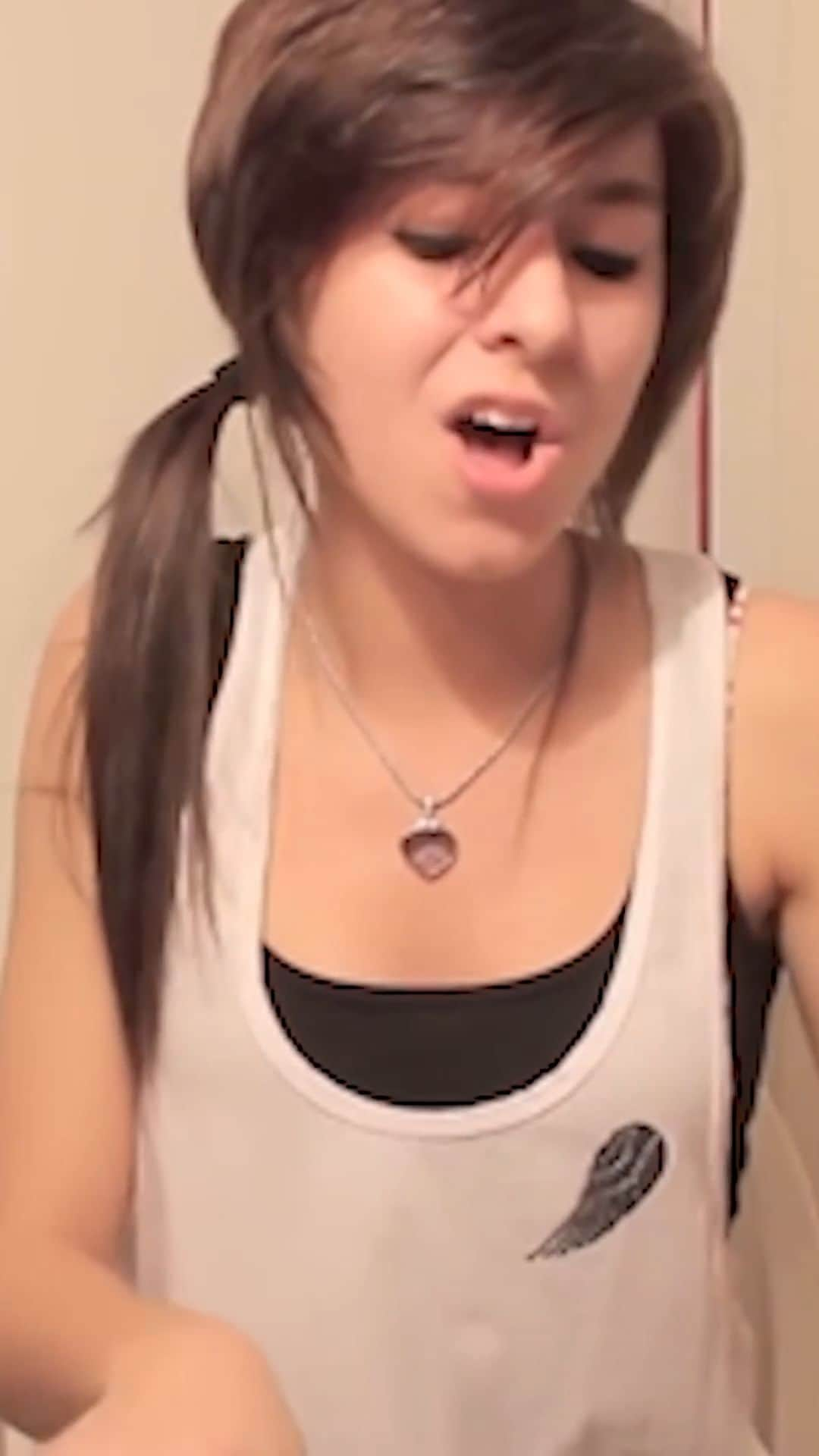 クリスティーナ・グリミーのインスタグラム：「This #GrimmieThursday we are remembering our One and Only 💚 https://youtu.be/PtKVhqc4Xm4?si=nbWa6HuhLfGoSN4d」