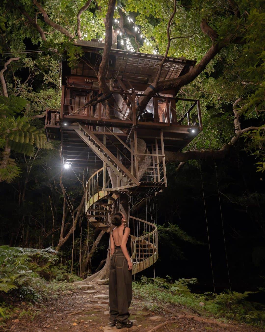のインスタグラム：「@treeful.treehouse 🌳💚🤎✨  Can’t get enough of this tree house🌱 🤤😮‍💨❤️❤️❤️」