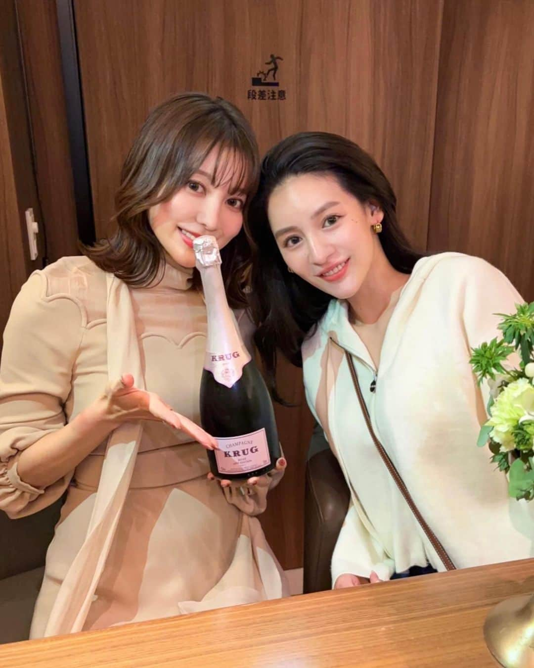 立花陽香さんのインスタグラム写真 - (立花陽香Instagram)「#銀座 @cocon_ginza ２周年🥂㊗️❤️ 彩夏👸がいるこのお店が大好き。いつもありがとう❤️❤️」10月13日 7時28分 - haruka_4