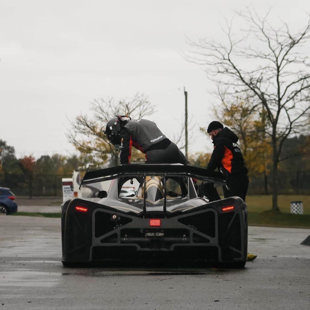 エルビス・ストイコさんのインスタグラム写真 - (エルビス・ストイコInstagram)「Rinse and Repeat, the beauty of @revolutionracecars … - - - - - - - #revolutionracecars #trackcar #trackday #trackcars #trackcarbuild」10月13日 7時30分 - elvistojko