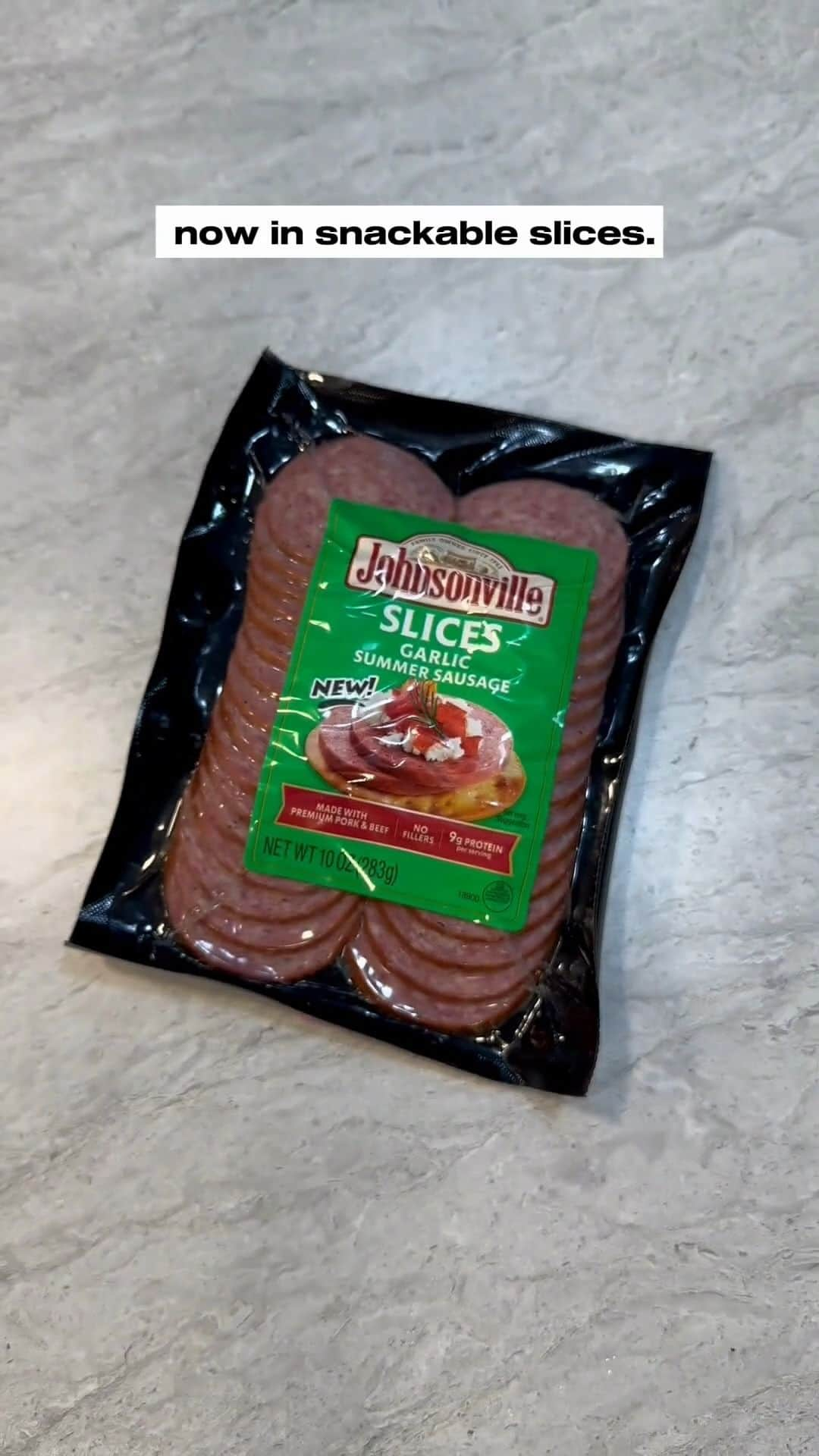 ジョンソンヴィルのインスタグラム：「Planning a party? Hosting a shindig? Johnsonville Summer Sausage is now available in slices! 🎉 Serve up this incredible snack and watch the munchies disappear!  . . . #summersausageslices #sausagesnacks #johnsonvillesausage #appetizers #tailgateappetizer #easyappetizers」