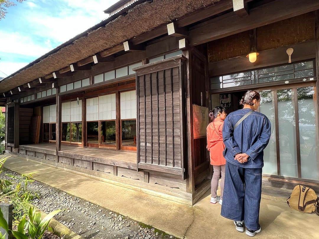 竹岡圭さんのインスタグラム写真 - (竹岡圭Instagram)「「なかなか日本！〜高速道路DRIVE1バン旅〜」のロケのひとコマ😊メイクアップアーティストのサキちゃんの撮ってくれる雰囲気写真がステキ💓  『なかなか日本！〜高速道路DRIVE1バン旅〜』tvk（テレビ神奈川）毎週月曜日20時55分〜。tvk映らない方もYouTubeで観られますので、是非ご覧くださいねー❗️ https://youtube.com/playlist?list=PLr4_STTzGB2VQscY6S53gJUWvzxRo2L6S    ☀️「なかなか日本！〜高速道路DRIVE1バン旅〜」のHPはこちら http://www.tvk-yokohama.com/naka_jpn/    #竹岡圭 #中村優 #古川登志夫 #なかなか日本 #NEXCO中日本 #ネクスコ中日本 #tvk #ドライブ #女子旅」10月13日 7時45分 - kei_takeoka