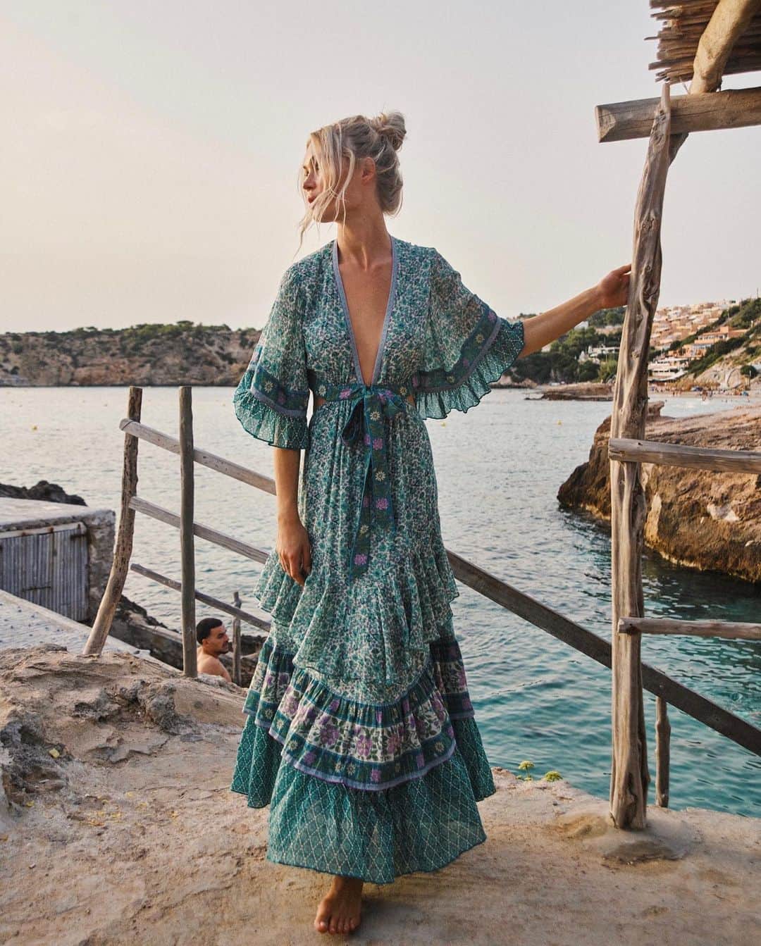 SPELLのインスタグラム：「Oceans of Love ~ a dream of romantic sojourns and an endless summer. An escape from reality where time moves like honey. A chapter of love that stretches over long days and longer lunches, everlasting swims in deep turquoise waters 🌊  ⠀⠀⠀⠀⠀⠀⠀⠀⠀ Our latest resort collection is launching on Wednesday, October 18 at 10am AEDT / Tuesday, October 17 4pm PDT 🏖️ a new season filled with colour, layering textures and dreamy gypset inspired swim and over-swim… #SpellOceansOfLove」