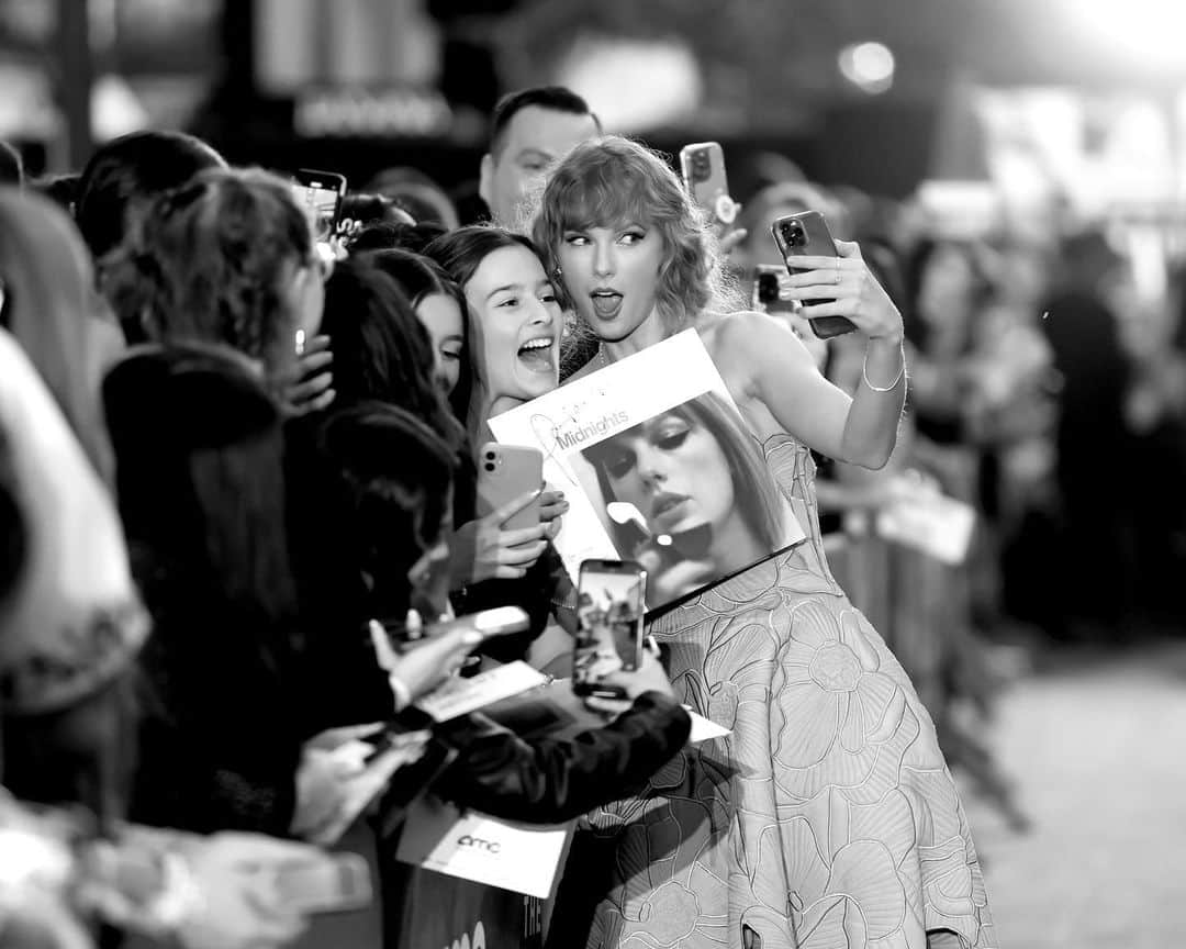 テイラー・スウィフトさんのインスタグラム写真 - (テイラー・スウィフトInstagram)「the whole clique snapped 🔥   📷: @johnshearer / @mattwinkelmeyer / @gettyimages / @johnphotography / @shutterstocknow / @cpizzello / @apnewsentertainment」10月13日 8時09分 - taylorswift