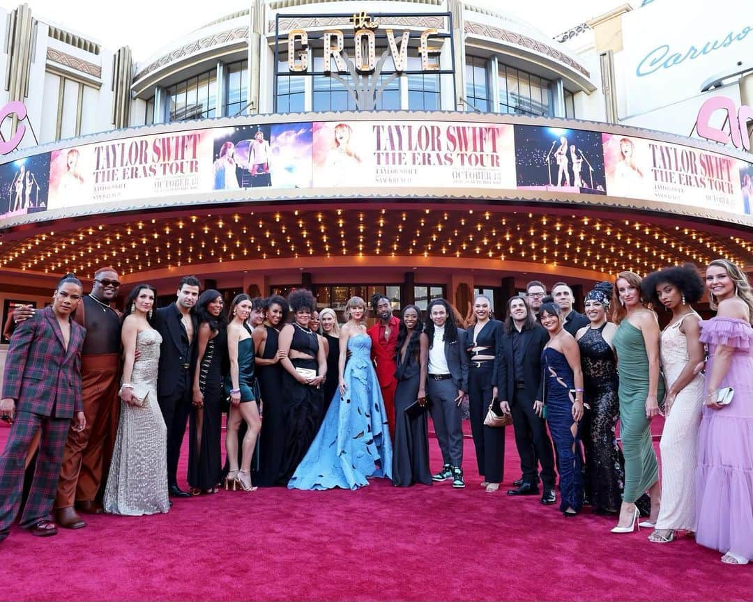 テイラー・スウィフトさんのインスタグラム写真 - (テイラー・スウィフトInstagram)「the whole clique snapped 🔥   📷: @johnshearer / @mattwinkelmeyer / @gettyimages / @johnphotography / @shutterstocknow / @cpizzello / @apnewsentertainment」10月13日 8時09分 - taylorswift