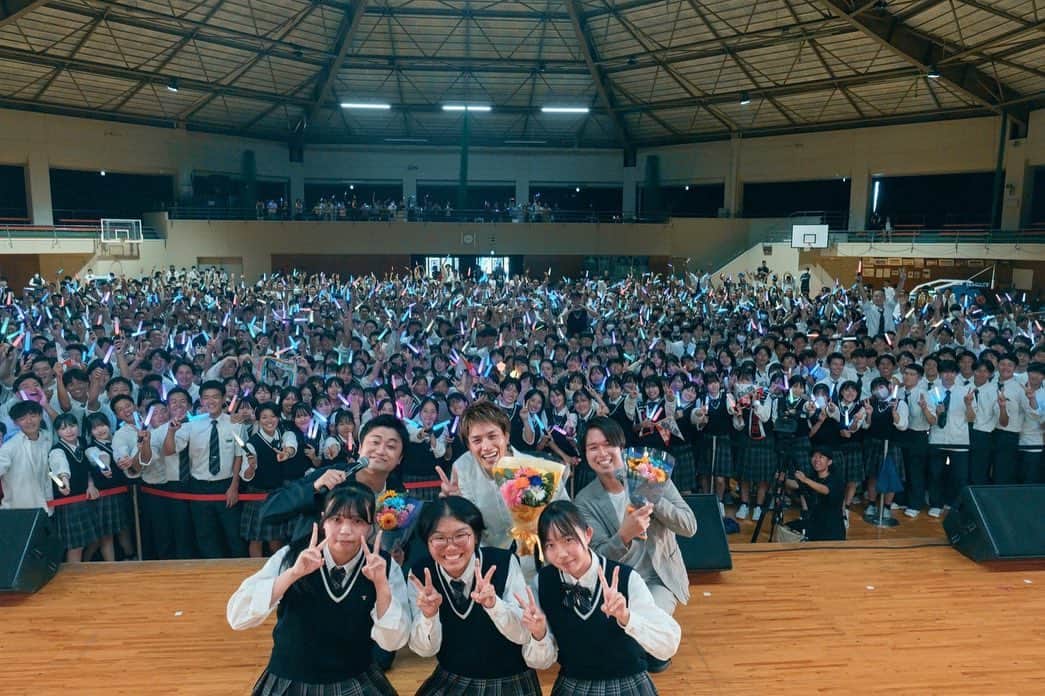 鈴木伸之のインスタグラム：「. 宗像フェスin東海大福岡けやき祭 🔦🗣️🧖🗒️💐🫶🏻 みなさんありがとうございました😊」