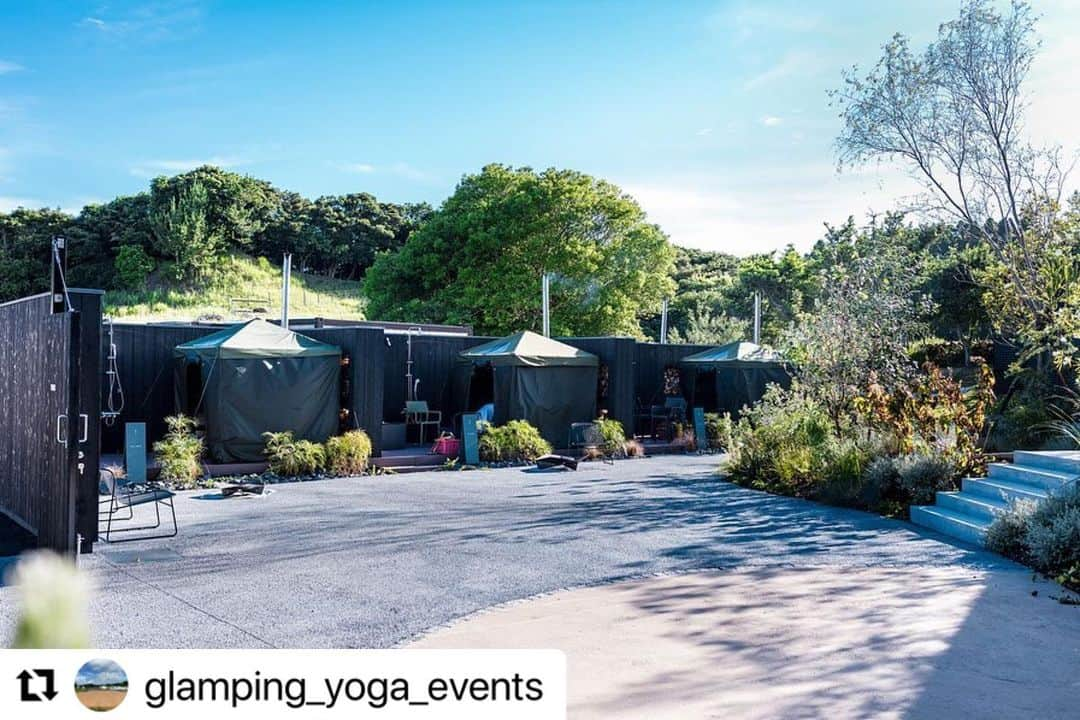 Ken Harakumaさんのインスタグラム写真 - (Ken HarakumaInstagram)「#Repost @glamping_yoga_events with @use.repost ・・・ 北欧サウナが楽しめる🧖✨ お風呂充実しています✨ ガラスルームはプライベート五右衛門風呂付き🛀✨  ご宿泊ご希望の方、お部屋残室わずかです♪ ご検討中の方は是非お問い合わせ下さいね☆  ⭐️ヨガご参加ご希望の方には、こちらInstagramプロフィール欄にあるURLリンクからお申し込みが頂けます。 ご質問やお問い合わせも公式LINE、またはDMからご連絡下さい。  ⭐️ヨガ2日間受け放題🧘‍♀️  ⭐️事前申し込み5,500円➕美味本場インドネシア料理ランチ付き  ⭐️当日参加6,000円  ⭐️有料レンタルマットご予約あり  2023年11月3日(金)㊗︎ 青空と星空のグランピングヨガとプチマルシェ ISUMI Glamping Resort ＆Spa SOLAS いすみグランピングリゾート&スパ ソラス 千葉県いすみ市釈迦谷1610-1 にて開催します。 @glamping_yoga_events ←イベントInstagramつくりました。フォローお願いします❣️  日本ヨガ界の第一人者　ケン・ハラクマ先生と、 テレビでも活躍の谷中めぐみ先生のヨガレッスンを体験できる貴重な機会です。 @kenharakuma  @international_yoga_center @yaa__na   ソラスのグランピング施設にて、青空と星空のもと、ヨガをお楽しみいただきます。 宿泊をして1泊2日でのんびりとお過ごしください。  また、ヨガウェアやアクセサリーなどのプチマルシェも開催。 @millebacishop  ヨガウェアMILLEBACI sugamihoko  切り絵作家すがみほこ pinedoor_ Pinedoor @spica.color Spica @harumi.taketsugu.39  FLUID @jewelry_studio_aya  jewelry studio Aya tony57_labo とにーLABO @kuu704yumi  Relaxing salon Kuu @sunnysmile.headcare  sunnysmile @bonmal_kamogawa Bon-mal PUDDING @warung_ombak ワルンオンバック  宿泊をせず、ヨガとマルシェだけでも、 ヨガや宿泊をせず、マルシェだけでもお楽しみいただけます。  リラクゼーションマッサージ受付、お問い合わせご遠慮なくご連絡下さい♪  #ヨガ #ケンハラクマ  #ケンハラクマ先生  #谷中めぐみ　#谷中めぐみ先生 #いすみ市　#グランピング　#ソラス #青空ヨガ　#星空ヨガ　#瞑想 #マルシェ #ヨガウェア　#切り絵　#アクセサリー #レジンアート　#もみほぐし  #バザルトストーン　#インド式ヘッドケア #プリン　#インドネシア料理」10月13日 8時24分 - kenharakuma