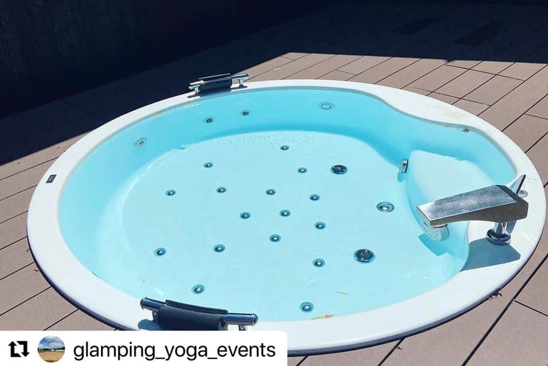 Ken Harakumaさんのインスタグラム写真 - (Ken HarakumaInstagram)「#Repost @glamping_yoga_events with @use.repost ・・・ 北欧サウナが楽しめる🧖✨ お風呂充実しています✨ ガラスルームはプライベート五右衛門風呂付き🛀✨  ご宿泊ご希望の方、お部屋残室わずかです♪ ご検討中の方は是非お問い合わせ下さいね☆  ⭐️ヨガご参加ご希望の方には、こちらInstagramプロフィール欄にあるURLリンクからお申し込みが頂けます。 ご質問やお問い合わせも公式LINE、またはDMからご連絡下さい。  ⭐️ヨガ2日間受け放題🧘‍♀️  ⭐️事前申し込み5,500円➕美味本場インドネシア料理ランチ付き  ⭐️当日参加6,000円  ⭐️有料レンタルマットご予約あり  2023年11月3日(金)㊗︎ 青空と星空のグランピングヨガとプチマルシェ ISUMI Glamping Resort ＆Spa SOLAS いすみグランピングリゾート&スパ ソラス 千葉県いすみ市釈迦谷1610-1 にて開催します。 @glamping_yoga_events ←イベントInstagramつくりました。フォローお願いします❣️  日本ヨガ界の第一人者　ケン・ハラクマ先生と、 テレビでも活躍の谷中めぐみ先生のヨガレッスンを体験できる貴重な機会です。 @kenharakuma  @international_yoga_center @yaa__na   ソラスのグランピング施設にて、青空と星空のもと、ヨガをお楽しみいただきます。 宿泊をして1泊2日でのんびりとお過ごしください。  また、ヨガウェアやアクセサリーなどのプチマルシェも開催。 @millebacishop  ヨガウェアMILLEBACI sugamihoko  切り絵作家すがみほこ pinedoor_ Pinedoor @spica.color Spica @harumi.taketsugu.39  FLUID @jewelry_studio_aya  jewelry studio Aya tony57_labo とにーLABO @kuu704yumi  Relaxing salon Kuu @sunnysmile.headcare  sunnysmile @bonmal_kamogawa Bon-mal PUDDING @warung_ombak ワルンオンバック  宿泊をせず、ヨガとマルシェだけでも、 ヨガや宿泊をせず、マルシェだけでもお楽しみいただけます。  リラクゼーションマッサージ受付、お問い合わせご遠慮なくご連絡下さい♪  #ヨガ #ケンハラクマ  #ケンハラクマ先生  #谷中めぐみ　#谷中めぐみ先生 #いすみ市　#グランピング　#ソラス #青空ヨガ　#星空ヨガ　#瞑想 #マルシェ #ヨガウェア　#切り絵　#アクセサリー #レジンアート　#もみほぐし  #バザルトストーン　#インド式ヘッドケア #プリン　#インドネシア料理」10月13日 8時24分 - kenharakuma