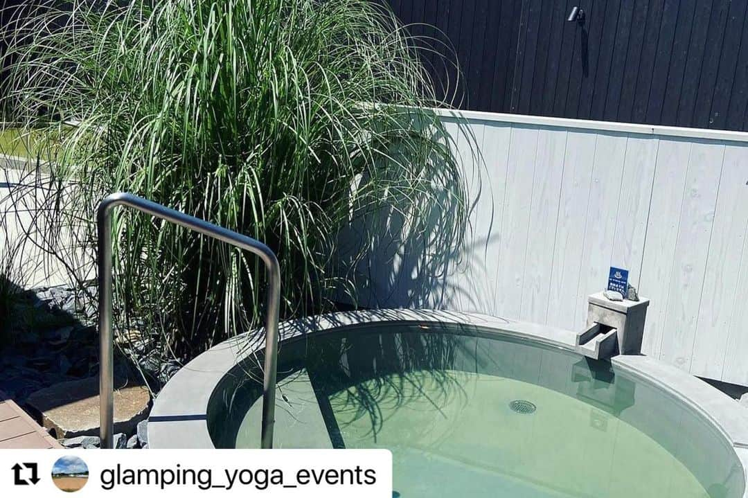 Ken Harakumaさんのインスタグラム写真 - (Ken HarakumaInstagram)「#Repost @glamping_yoga_events with @use.repost ・・・ 北欧サウナが楽しめる🧖✨ お風呂充実しています✨ ガラスルームはプライベート五右衛門風呂付き🛀✨  ご宿泊ご希望の方、お部屋残室わずかです♪ ご検討中の方は是非お問い合わせ下さいね☆  ⭐️ヨガご参加ご希望の方には、こちらInstagramプロフィール欄にあるURLリンクからお申し込みが頂けます。 ご質問やお問い合わせも公式LINE、またはDMからご連絡下さい。  ⭐️ヨガ2日間受け放題🧘‍♀️  ⭐️事前申し込み5,500円➕美味本場インドネシア料理ランチ付き  ⭐️当日参加6,000円  ⭐️有料レンタルマットご予約あり  2023年11月3日(金)㊗︎ 青空と星空のグランピングヨガとプチマルシェ ISUMI Glamping Resort ＆Spa SOLAS いすみグランピングリゾート&スパ ソラス 千葉県いすみ市釈迦谷1610-1 にて開催します。 @glamping_yoga_events ←イベントInstagramつくりました。フォローお願いします❣️  日本ヨガ界の第一人者　ケン・ハラクマ先生と、 テレビでも活躍の谷中めぐみ先生のヨガレッスンを体験できる貴重な機会です。 @kenharakuma  @international_yoga_center @yaa__na   ソラスのグランピング施設にて、青空と星空のもと、ヨガをお楽しみいただきます。 宿泊をして1泊2日でのんびりとお過ごしください。  また、ヨガウェアやアクセサリーなどのプチマルシェも開催。 @millebacishop  ヨガウェアMILLEBACI sugamihoko  切り絵作家すがみほこ pinedoor_ Pinedoor @spica.color Spica @harumi.taketsugu.39  FLUID @jewelry_studio_aya  jewelry studio Aya tony57_labo とにーLABO @kuu704yumi  Relaxing salon Kuu @sunnysmile.headcare  sunnysmile @bonmal_kamogawa Bon-mal PUDDING @warung_ombak ワルンオンバック  宿泊をせず、ヨガとマルシェだけでも、 ヨガや宿泊をせず、マルシェだけでもお楽しみいただけます。  リラクゼーションマッサージ受付、お問い合わせご遠慮なくご連絡下さい♪  #ヨガ #ケンハラクマ  #ケンハラクマ先生  #谷中めぐみ　#谷中めぐみ先生 #いすみ市　#グランピング　#ソラス #青空ヨガ　#星空ヨガ　#瞑想 #マルシェ #ヨガウェア　#切り絵　#アクセサリー #レジンアート　#もみほぐし  #バザルトストーン　#インド式ヘッドケア #プリン　#インドネシア料理」10月13日 8時24分 - kenharakuma