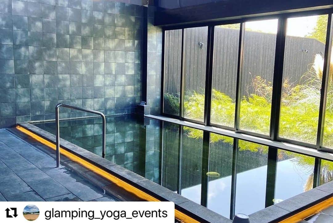 Ken Harakumaさんのインスタグラム写真 - (Ken HarakumaInstagram)「#Repost @glamping_yoga_events with @use.repost ・・・ 北欧サウナが楽しめる🧖✨ お風呂充実しています✨ ガラスルームはプライベート五右衛門風呂付き🛀✨  ご宿泊ご希望の方、お部屋残室わずかです♪ ご検討中の方は是非お問い合わせ下さいね☆  ⭐️ヨガご参加ご希望の方には、こちらInstagramプロフィール欄にあるURLリンクからお申し込みが頂けます。 ご質問やお問い合わせも公式LINE、またはDMからご連絡下さい。  ⭐️ヨガ2日間受け放題🧘‍♀️  ⭐️事前申し込み5,500円➕美味本場インドネシア料理ランチ付き  ⭐️当日参加6,000円  ⭐️有料レンタルマットご予約あり  2023年11月3日(金)㊗︎ 青空と星空のグランピングヨガとプチマルシェ ISUMI Glamping Resort ＆Spa SOLAS いすみグランピングリゾート&スパ ソラス 千葉県いすみ市釈迦谷1610-1 にて開催します。 @glamping_yoga_events ←イベントInstagramつくりました。フォローお願いします❣️  日本ヨガ界の第一人者　ケン・ハラクマ先生と、 テレビでも活躍の谷中めぐみ先生のヨガレッスンを体験できる貴重な機会です。 @kenharakuma  @international_yoga_center @yaa__na   ソラスのグランピング施設にて、青空と星空のもと、ヨガをお楽しみいただきます。 宿泊をして1泊2日でのんびりとお過ごしください。  また、ヨガウェアやアクセサリーなどのプチマルシェも開催。 @millebacishop  ヨガウェアMILLEBACI sugamihoko  切り絵作家すがみほこ pinedoor_ Pinedoor @spica.color Spica @harumi.taketsugu.39  FLUID @jewelry_studio_aya  jewelry studio Aya tony57_labo とにーLABO @kuu704yumi  Relaxing salon Kuu @sunnysmile.headcare  sunnysmile @bonmal_kamogawa Bon-mal PUDDING @warung_ombak ワルンオンバック  宿泊をせず、ヨガとマルシェだけでも、 ヨガや宿泊をせず、マルシェだけでもお楽しみいただけます。  リラクゼーションマッサージ受付、お問い合わせご遠慮なくご連絡下さい♪  #ヨガ #ケンハラクマ  #ケンハラクマ先生  #谷中めぐみ　#谷中めぐみ先生 #いすみ市　#グランピング　#ソラス #青空ヨガ　#星空ヨガ　#瞑想 #マルシェ #ヨガウェア　#切り絵　#アクセサリー #レジンアート　#もみほぐし  #バザルトストーン　#インド式ヘッドケア #プリン　#インドネシア料理」10月13日 8時24分 - kenharakuma