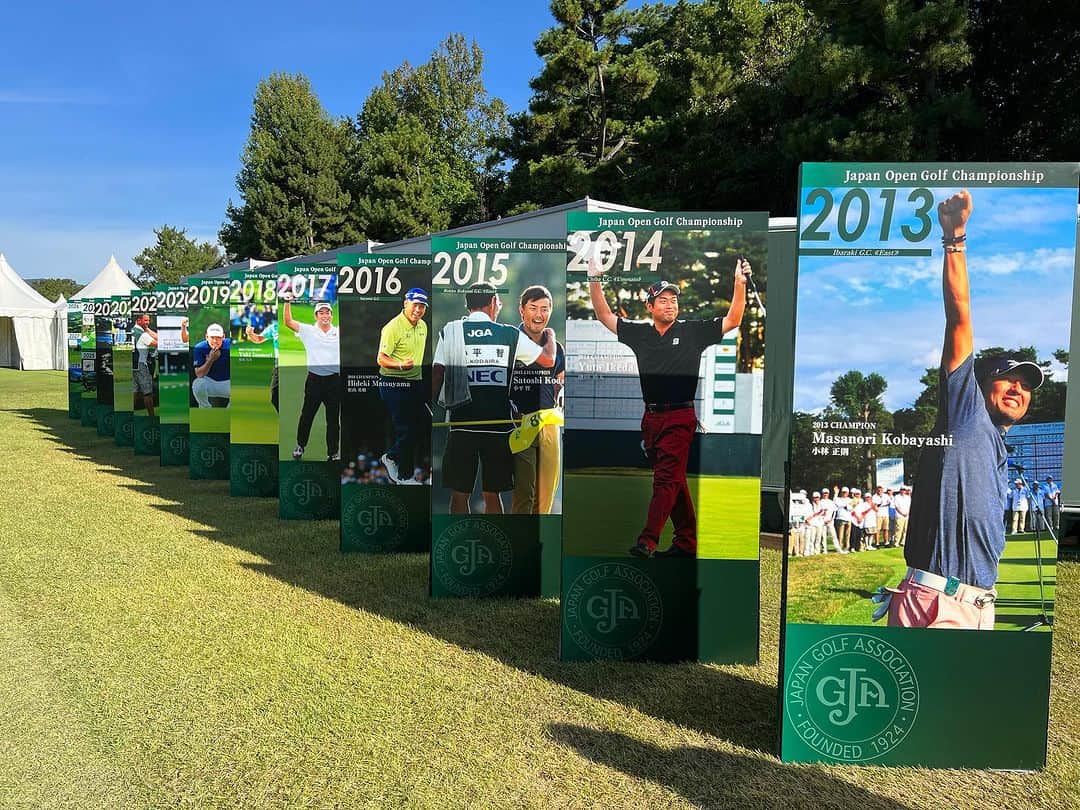  JGTO 男子プロゴルフツアーのインスタグラム：「「日本オープンゴルフ選手権」第2ラウンド  本日も絶好のコンディションの中、2日目がスタート❗️  昨日は4,000名を超えるギャラリーの方にお越しいただきました👏 本日もご来場お待ちしております🍁  @japangolfassociation @japanopengolf #jgto  #jga #nhk #golftournament  #男子ゴルフ #日本オープン #茨木カンツリー倶楽部」