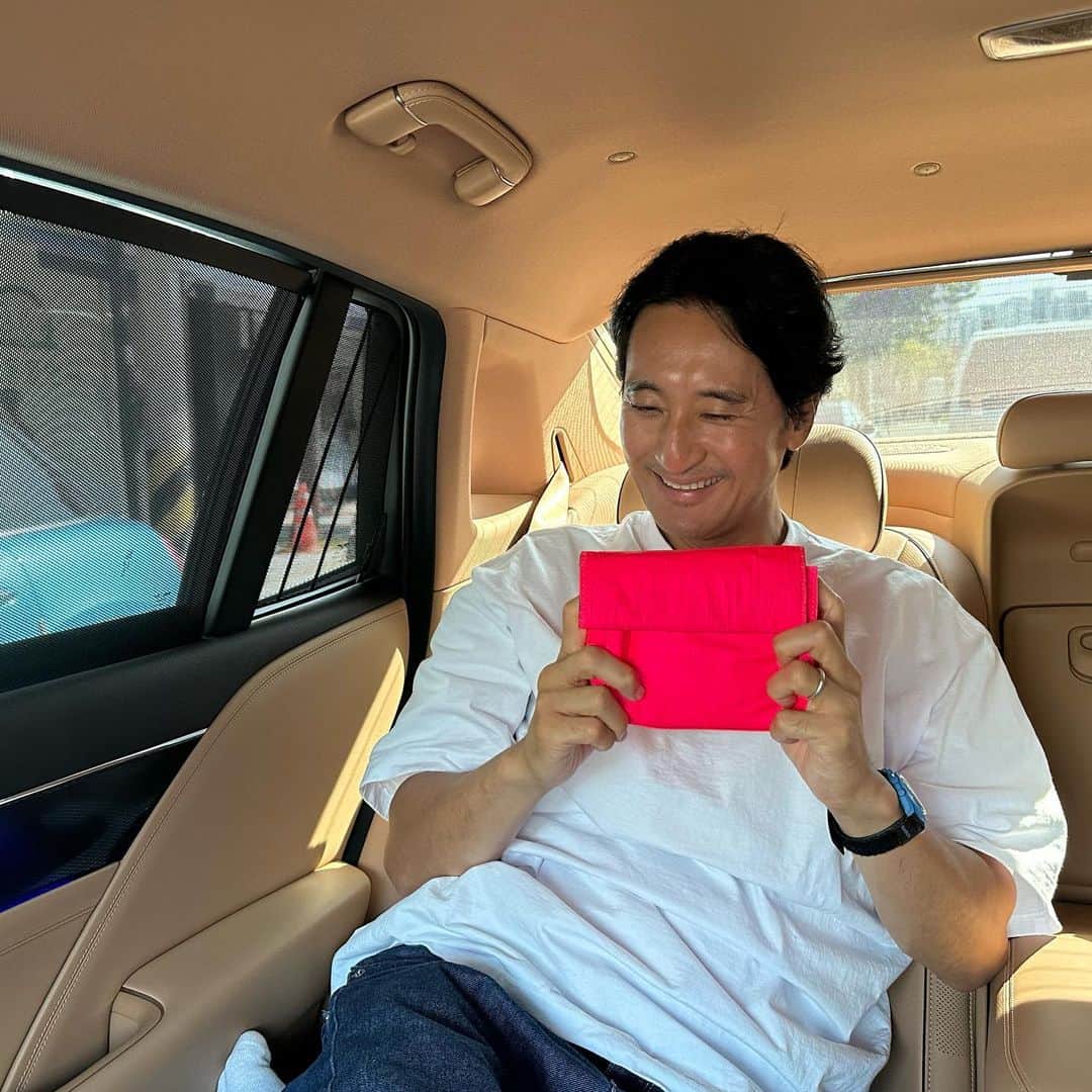 シン・ヒョンジュンのインスタグラム：「이쁨에 난리 난 파우치🩷 @jayceandriver #제이스앤리버   대한민국 가방 장인이 한땀한땀 만드는 가방입니다」