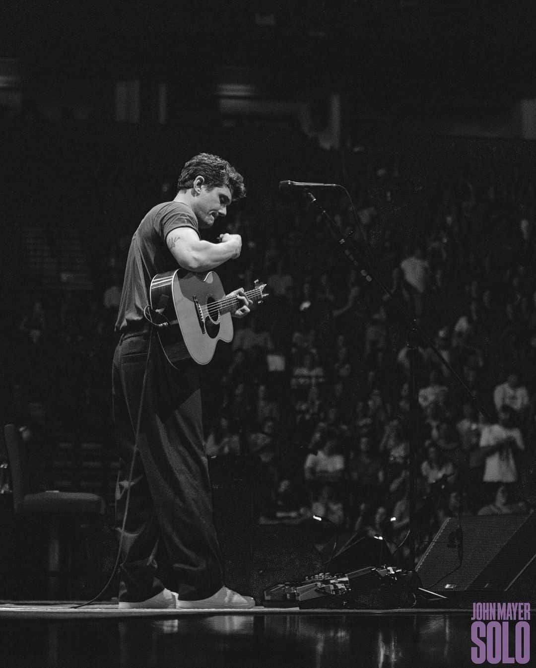 ジョン・メイヤーさんのインスタグラム写真 - (ジョン・メイヤーInstagram)「Nashville, TN - from the second song of the set, I could hear you listening. I know that sounds crazy. But I felt it in the room, that this wasn’t a prize fight of a show, but an exploration into how we all feel right now. I was with you the entire time, and felt connected through and through. It made me play from a very vital and creative place. Thank you, Nashville. ♥️」10月13日 8時48分 - johnmayer