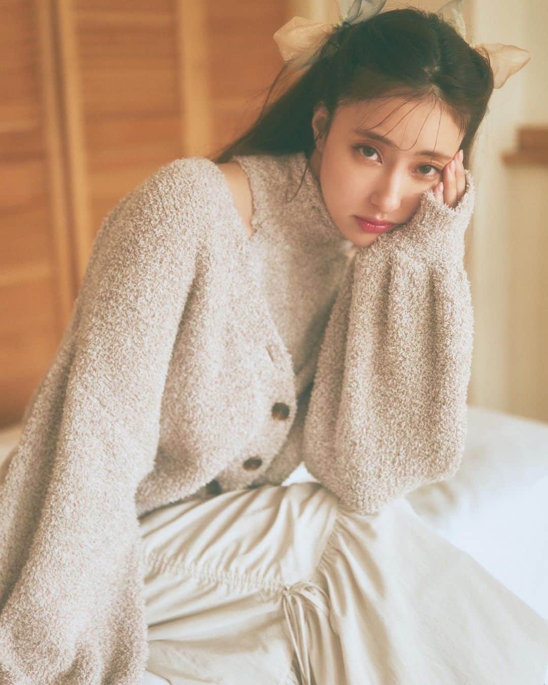愛甲千笑美のインスタグラム：「@mystywoman_com とのコラボ服☁️  1からデザインしましたので  ぜひチェックしてみてください🫢🤍  本日9:00から予約開始となりました🧸」