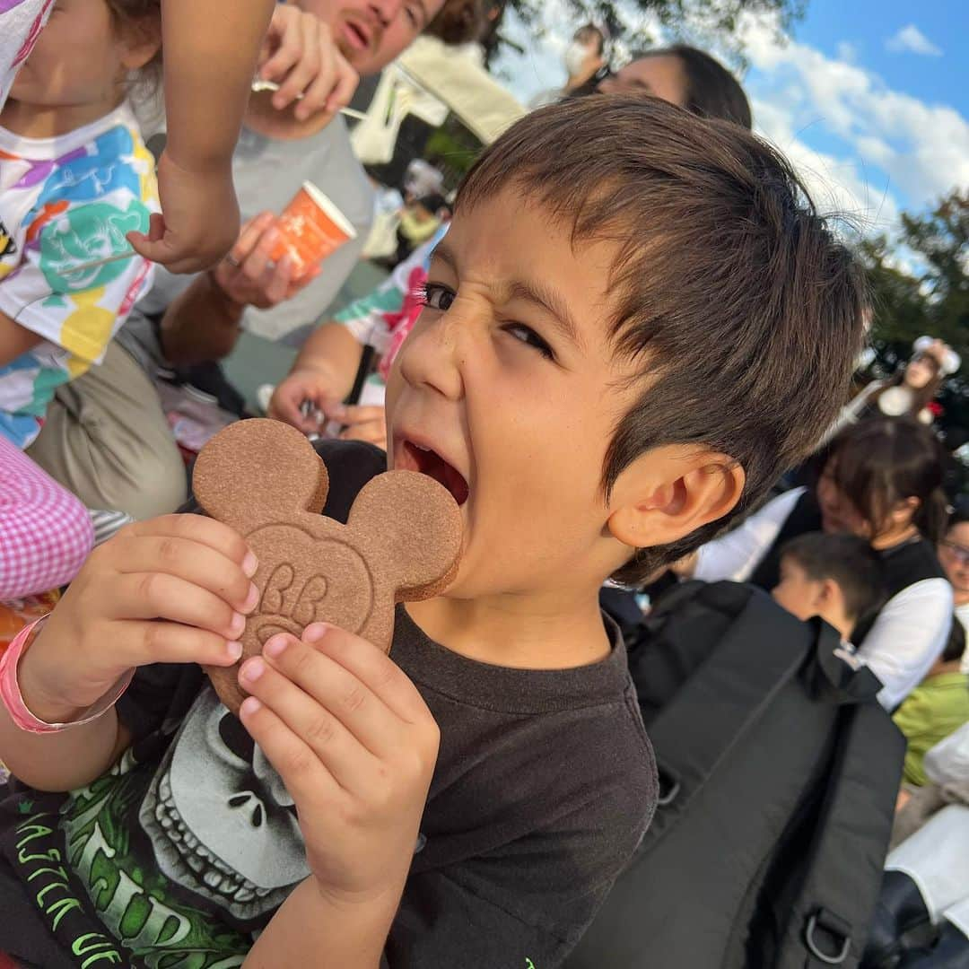 アリッサ ウーテンさんのインスタグラム写真 - (アリッサ ウーテンInstagram)「✨Tokyo Disney Land and Sea ✨ Noa’s first time and we played hard!  ノアのはつデズニ！Noa’s is an  adrenaline just like I used to be hahah he LOVED all the roller coasters!  I’m still not a Disney adult but it was awesome to see the pure stoke from Noa.  Hope we can take more vacations to do all the fun stuff. Thank you to @moco.aloha Fanily for coming with us and showing us the ropes 💕」10月13日 9時01分 - alyssawooten