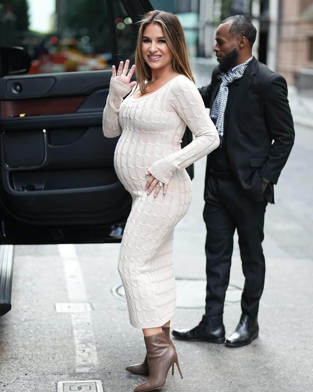 のインスタグラム：「New York, New York!! Had an amazing time launching and celebrating my newest book  #JustEat in the Big Apple! What a week! Now this  mama is ready to get in some comfy clothes, get back to the fam and relax for the next few days 😅 ( thank you to @thepeninsulanyc for making me feel at home ❤️)」