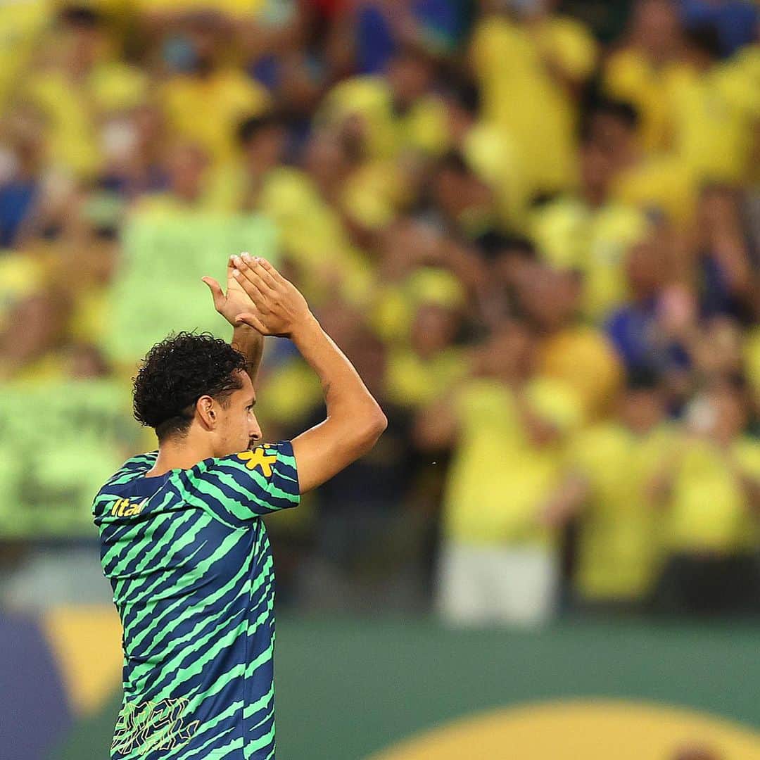 サッカー ブラジル代表チームさんのインスタグラム写真 - (サッカー ブラジル代表チームInstagram)「👏👏👏  📷: @foto_vitorsilva」10月13日 9時16分 - cbf_futebol