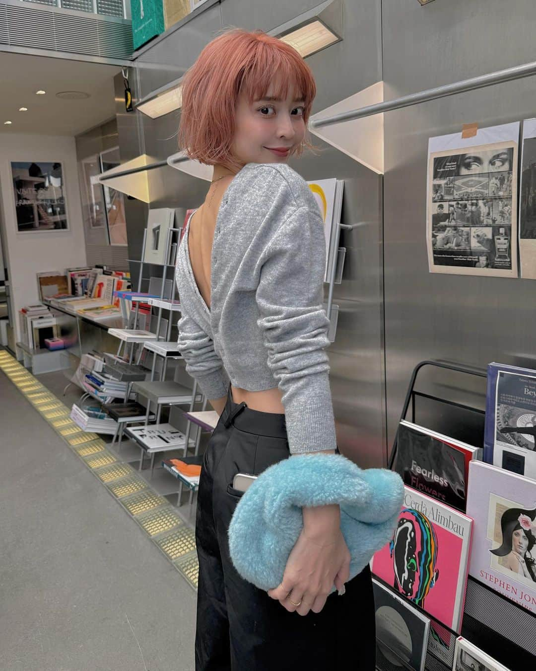 梅村実帆のインスタグラム：「Korea🇰🇷 本気shopping 🛍️ その❶ 見ているだけで楽しいお店がたくさんでした🩷 行きたいところがありすぎたので、 休憩10分(チュロス)で朝から歩き回り気付いたら夜😅 女の子ってすごい😅」