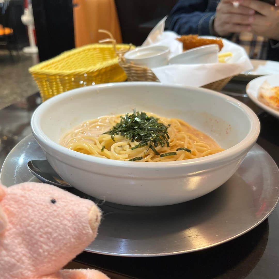 矢崎存美さんのインスタグラム写真 - (矢崎存美Instagram)「るーぱんでお昼。ピザ、明太子パスタ、フィッシュ&チップス。 #ぶたぶた #山崎ぶたぶた #矢崎存美 #るーぱん」10月13日 14時56分 - yazakiarimi