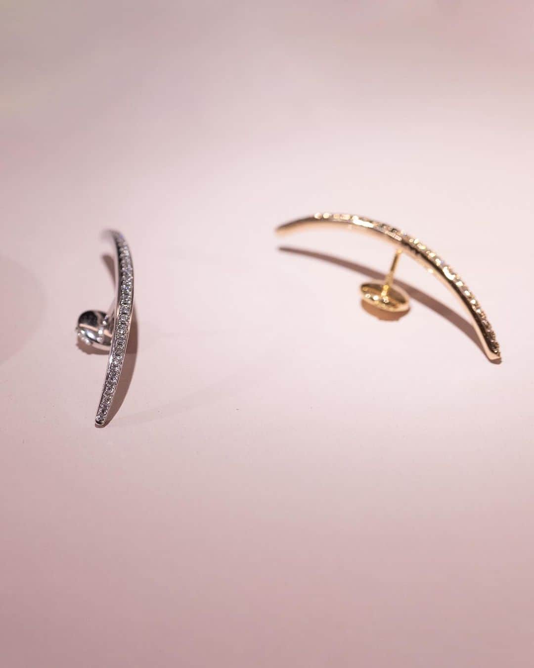 Hirotaka Jewelryのインスタグラム：「“BOW” DIAMOND EARRINGS #hirotakajewelry」