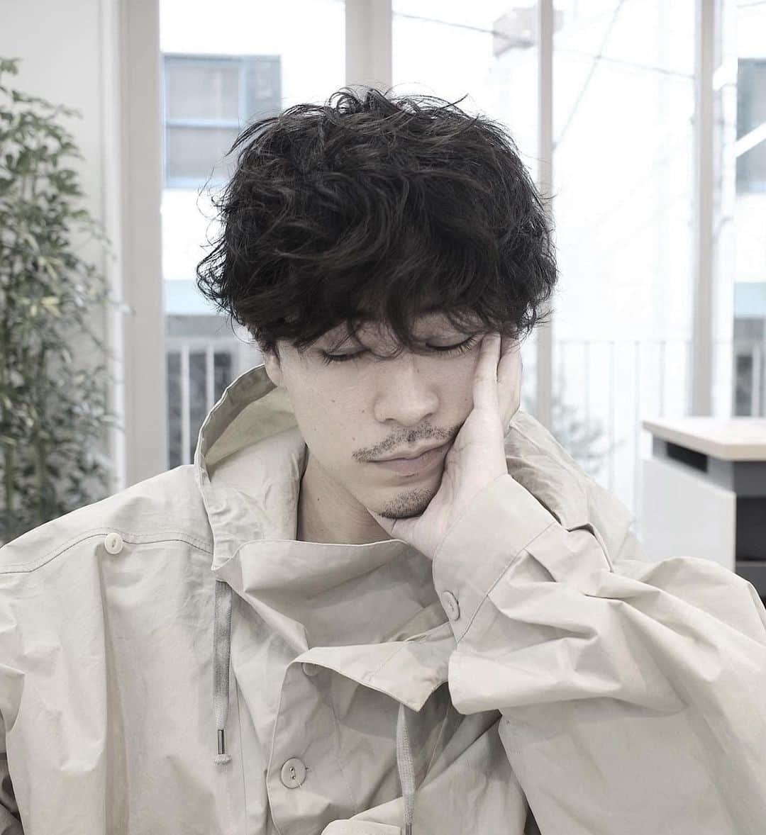 成田凌のインスタグラム：「@nuvhair   @ryutaronagasawa   10/14open」