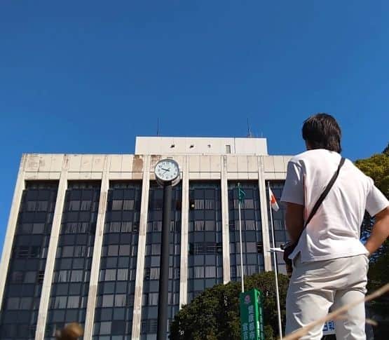 大和ヒロシさんのインスタグラム写真 - (大和ヒロシInstagram)「いい天気ですね！ 今日は私服でやってきました！ #君津市役所」10月13日 9時55分 - yamatohiroshi