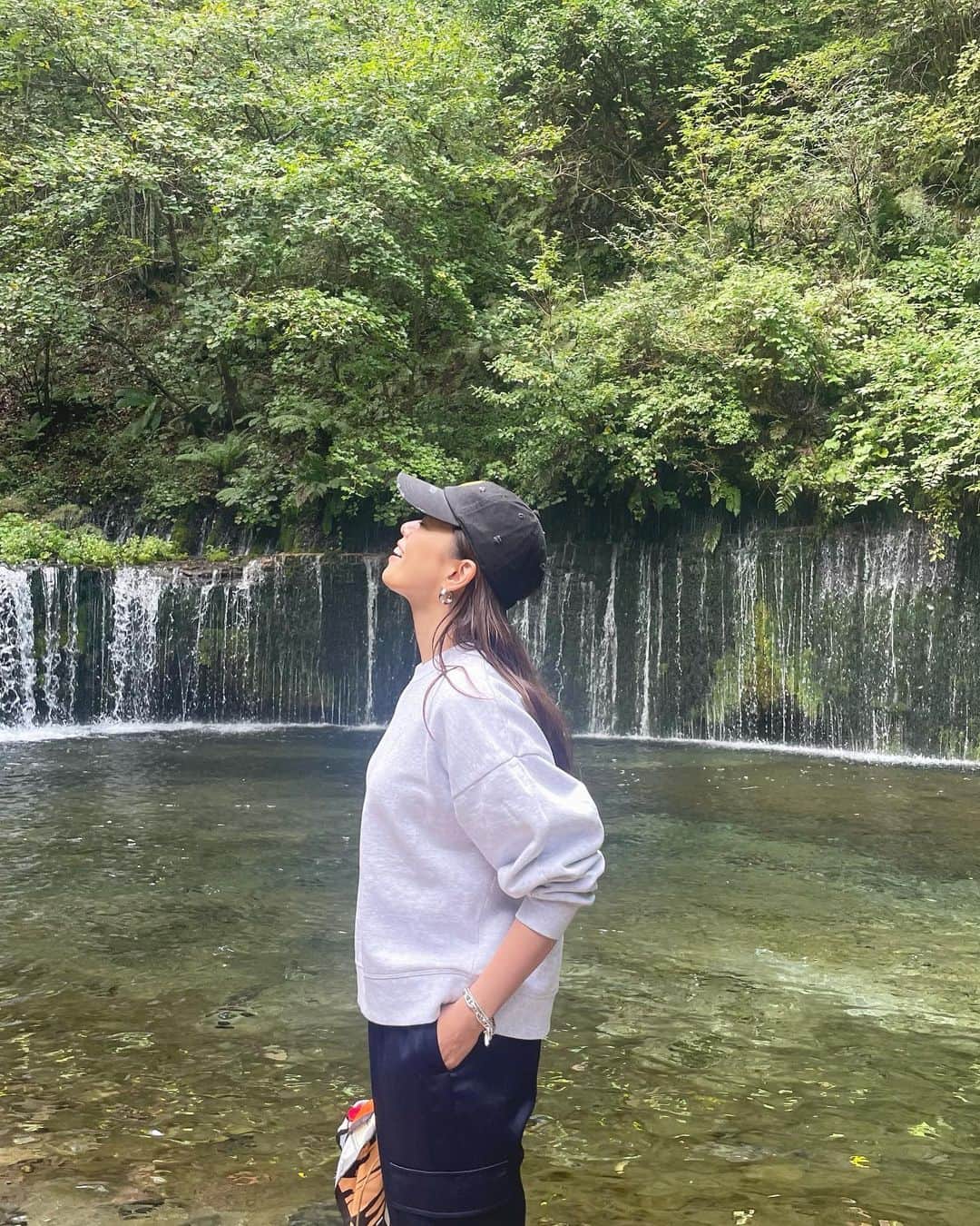 中林美和のインスタグラム：「往復5時間の運転の旅。 のんびり最高♡  #軽井沢#drive#miwastrip」