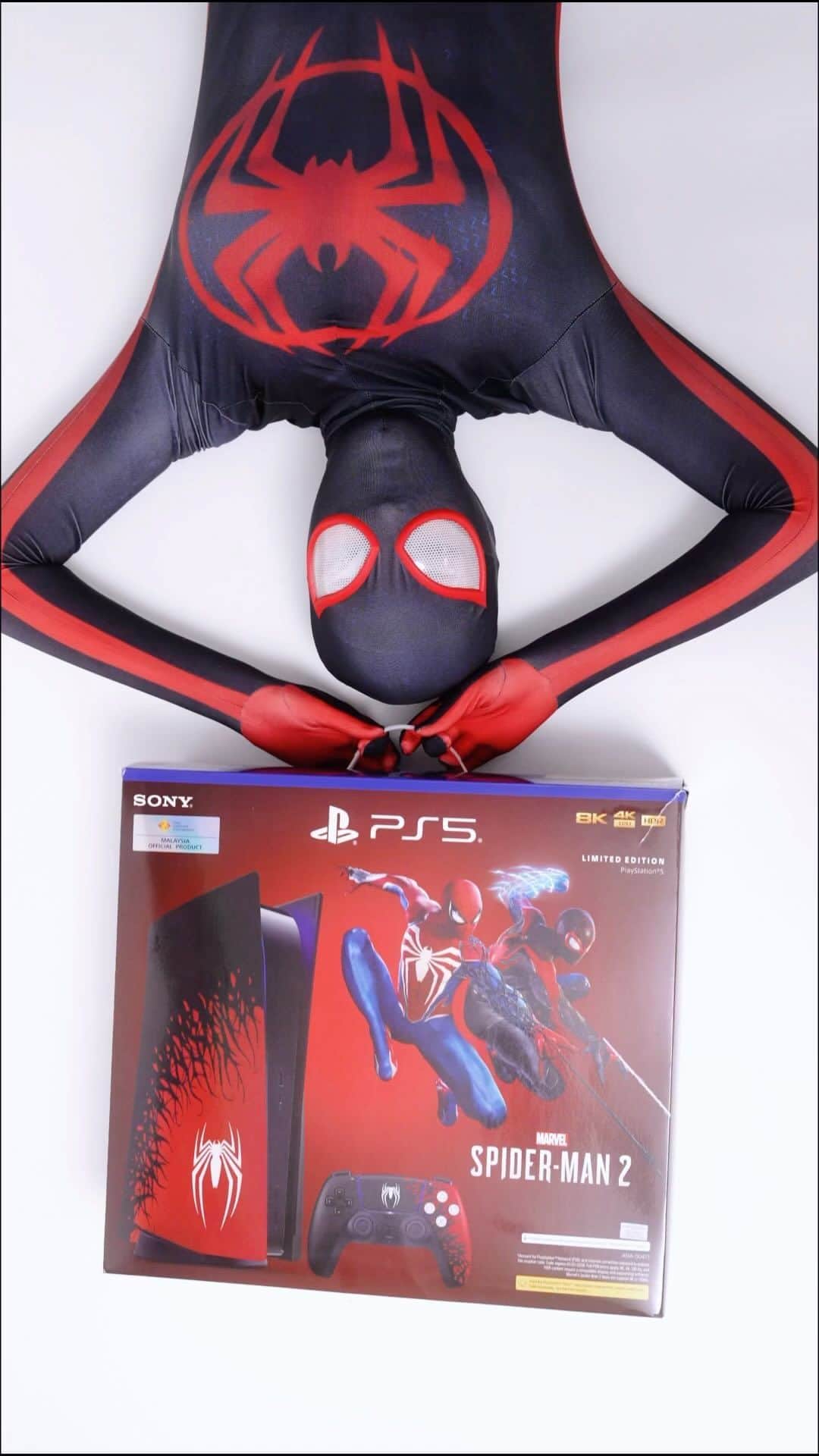 YingTzeのインスタグラム：「Spider-Man ASMR 🕸️🕷️  p/s : The Spider-Man is not me 🤫」