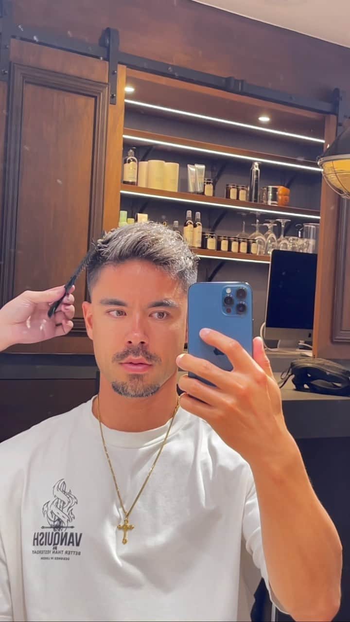 Ethan 佑太 Schellinのインスタグラム：「髪の毛切りました💇‍♂️」