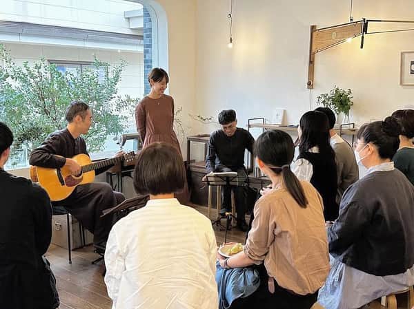 森ゆにのインスタグラム：「. 2023.10.9 福島　三春町 in-kyo みどり演奏会  演奏：みどり お菓子：コケス コーヒー：PLAY TIME CAFE  @miharuno.inkyo  @coques03   三春のお祭りも観ることができました。」