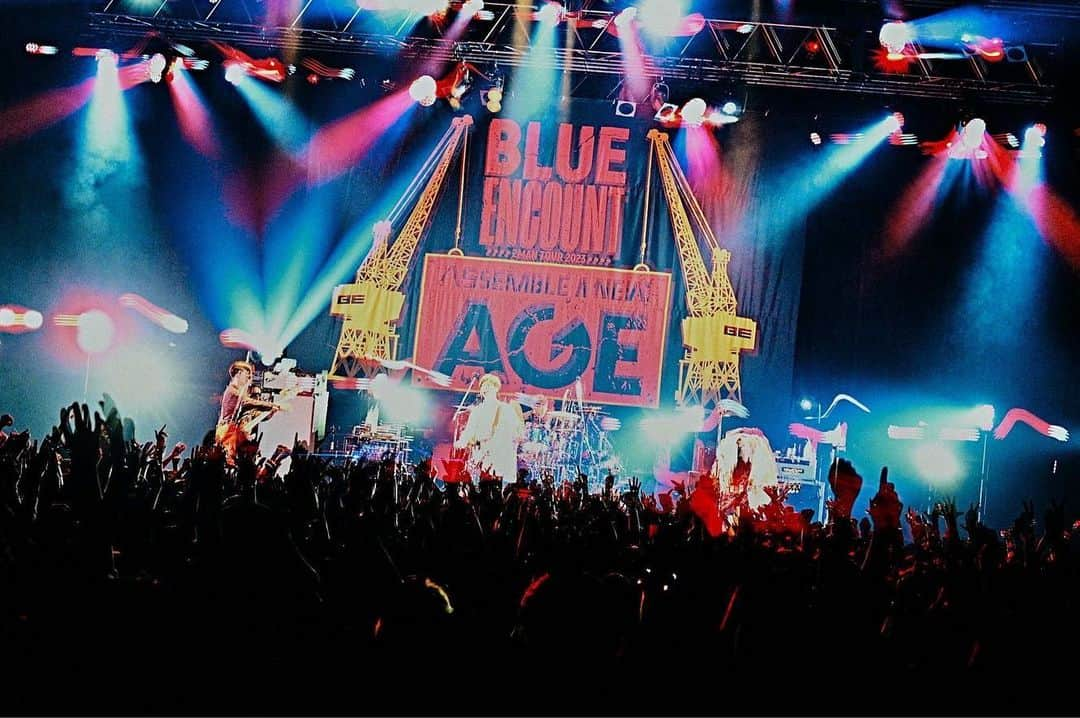 BLUE ENCOUNTさんのインスタグラム写真 - (BLUE ENCOUNTInstagram)「. 2023.10.12 『BLUE ENCOUNT 2MAN TOUR2023 ASSEMBLE A NEW AGE』 @ Zepp Nagoya  w/ 04 Limited Sazabys  Guest Bassist / 前田恭介(androp) @kyosukemaeda   📸@hamanokazushi」10月13日 10時55分 - blueencount_official