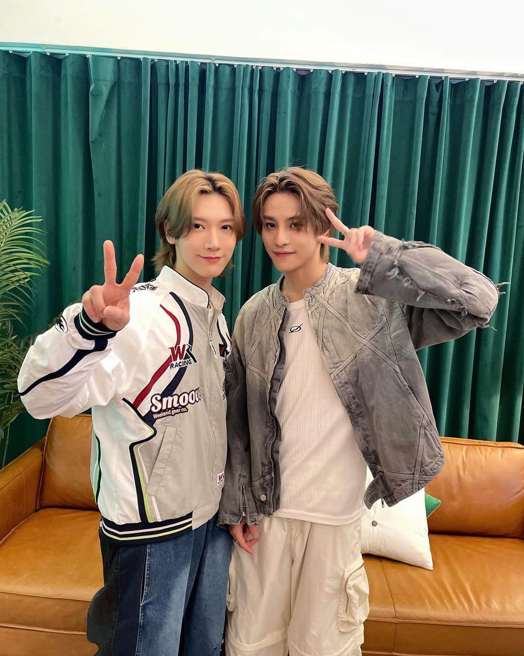 Way Vさんのインスタグラム写真 - (Way VInstagram)「Big thanks to DIVE Studios for giving me such an amazing opportunity as an UNBELIEVABLE MC. I got to learn new skills and make new friends along with all the good memories. Thank you so much❤️❤️❤️ Great vibes! (from TEN)  It’s been an UNBELIEVABLE trip with all our fans and production team!! Thank you to DIVE Studios for giving us a chance to be hosts of the show and most importantly, to all our fans who keeps supporting throughout this journey! Love u all!❤️ (from YANGYANG)  非常感谢DIVE Studios给我这么好的机会让我做一名UNBELIEVABLE的主持人。我从中学到了很多新技能，也结交了新朋友，还积累了许多美好的回忆。谢谢你们❤️❤️❤️开心呐！(From TEN)  跟我们的粉丝们还有制作组一起度过的这段旅途真的非常UNBELIEVABLE！！谢谢DIVE Studios给我们做主持的机会，最重要的是谢谢各位一路支持我们的粉丝朋友们！爱你们哦！❤️ (from 扬扬)  #UNBELIEVABLEShow #DIVEStudios  #TEN #李永钦 #YANGYANG #刘扬扬  #WayV #WeiShenV #威神V」10月13日 11時00分 - wayvofficial