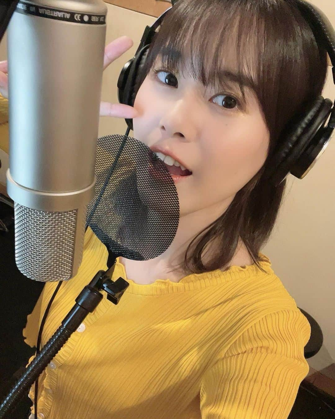 熊田茜音のインスタグラム：「熊田村レコーディングオフショット🤭  次回は10/18 の22：00〜生放送だよ！」