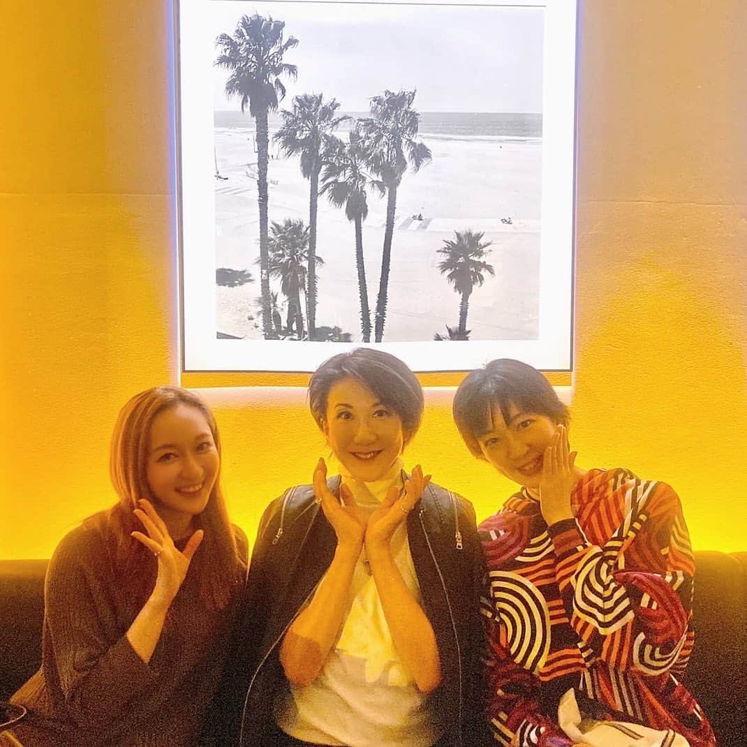 有沙瞳のインスタグラム：「皆様こんにちは✩ ⁡ 昨日 ❀三ッ矢先生クリスマスディナーショー❀ 打ち合わせをさせて頂きました♪ ⁡ とっても素敵なお店で お料理も美味しくておしゃれで！ 幸せでしたー❤︎︎ ⁡ 新しいことに挑戦したいと思っており 協力して下さる皆様に感謝で(´・ω・｀) ⁡ 素敵にお見せできる様精一杯頑張りたいなと！！ 思っておりますので 是非是非イブを一緒に過ごしましょう~❤︎︎ 昨日のお話のおかげで ワクワクがさらに増しました✧ 嬉しい〜✩ ⁡ #秋音光　さんともご一緒させて頂ける ミラクルコラボ𖤐 楽しみばかりです𖧷 ⁡ 今日も良き１日を♥ ⁡ ⁡ #クリスマスイブ #感謝 #幸せ」