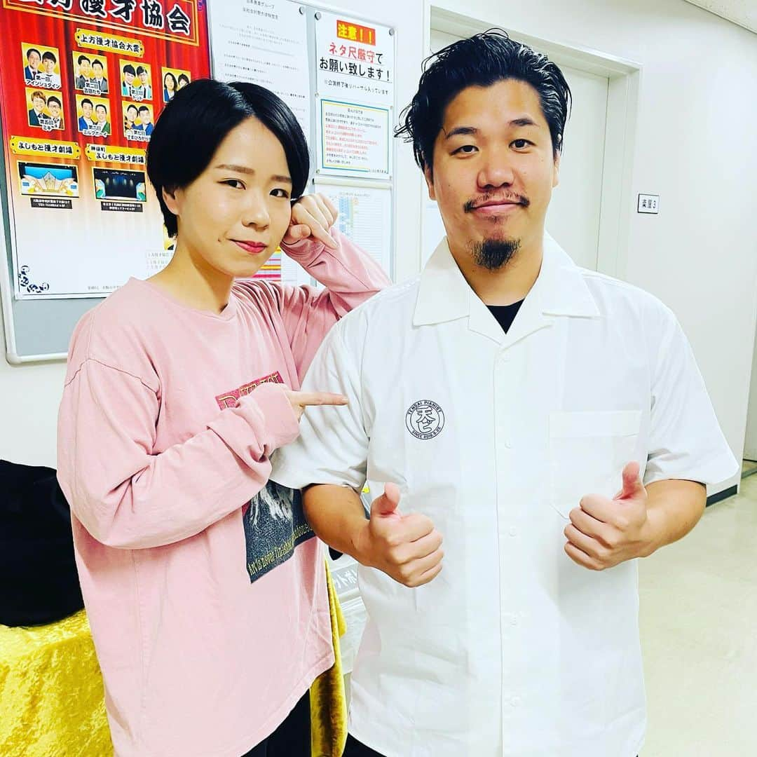 竹内知咲のインスタグラム：「チェリー大作戦宗安さんが 我々のルミネ単独グッズシャツを着てくれました❣️ めちゃくちゃ似合ってると言わせて😘🍒  #チェリー大作戦宗安さん #天才ピアニスト竹内 #ちょっと最高。」