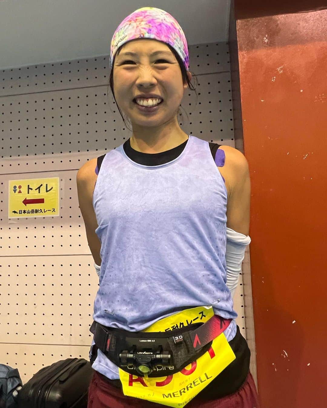 A&F Corporationさんのインスタグラム写真 - (A&F CorporationInstagram)「ウルトラスパイアサポートの高村貴子選手 @takak0_0122 が、日本のクラシックトレイルランニングレースである、ハセツネこと、2023年度日本山岳耐久レースの女子の部にて、「前人未到の5連覇」を達成いたしました。  筆者はたぶん良い成績出すんだろうなぁと思いつつ、ゴール地点に着くと既にゴール済。 どうやらロストで(ミスコース）でコース復帰に20分ほど費やしてしまい、悔しくてしょうがない！と開口一番に言われました。特に転倒した様子もなく、71.5km を9時間以内に走ってきた人には見えません。  さて、ウルトラスパイアを年間の最重要レースで使ってくれているわけですが、その使い心地を高村さんから頂戴しましたので、そのまま以下に掲載します。  ---------------------------------------------------- ◆ウェストライト=LUMEN 600 4.0 https://aandfstore.com/products/19681106  高村コメント→Lumen600 4.0は光がとても綺麗で、トレイルがとても見やすく、夜間でも不安なく走ることができました。 そしてライトの電池を交換せずに最後まで明るさを保ったままだったので、バッテリーの持ちもよく、夜間走にはもってこいのアイテムでした！  ◆ザック ザイゴス4.0 https://aandfstore.com/products/19681097 (注 改良を重ねた ザイゴス5.0にバージョンアップ済にて現在販売中)  高村コメント→体にフィットし、何より揺れないのが最大の特徴だと思います。 ハセツネは時間も長いので体にフィットしてないと擦り傷ができてしまい、それの痛みが気になり走りに集中できなくなるのですが、ザイゴスはフィット感が良いのでザック擦れもできず、最後まで快適に走ることができました。 そして前側のポケットの数が多いので、前側だけで使いたいものの収納が完結するので、とても使い勝手が良かったです！  ----------------------------------------------------  まだまだトレイルランニングレースシーズンは続きますので、ギアチョイスの参考になれば幸いです。 貴子ちゃん、おめでとう。  #ultraspire #ウルトラスパイア  #takakotakamura #高村貴子 #高村貴子はんぱない #長谷川恒男cup #ハセツネ  #AandFCorp #AandF #AandFCountry #エイアンドエフ #エイアンドエフカントリー」10月13日 11時37分 - aandfcorp