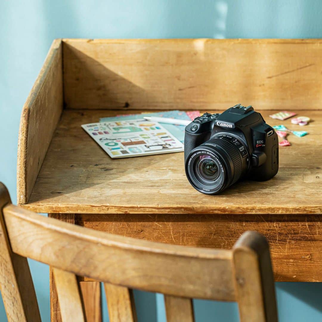 のインスタグラム：「.#eoskiss シリーズの一眼レフ「EOS Kiss X10」。 兄弟モデルの「EOS Kiss X10i」に比べて、より小型・軽量なサイズ感が魅力。 それでいて瞬時に人物の瞳にピントが合うライブビュー撮影など、撮りたい一瞬を確実にとらえる機能も充実しています。 . #EOSKissX10 の詳細は、本アカウントのプロフィール（ @with.kiss ）にあるURLから。 . ★Kissユーザーの皆さんの写真をご紹介！ . キヤノンEOS Kissで撮られた写真に「 #Kissカメラ 」をつけて投稿いただいた皆さまの写真をご紹介します。 . #EOSKissX10 #KissisMyLife #eoskiss #withkiss #キヤノン #canon #eos #kissカメラ #育児 #子育て #親ばか #こども #子供 #写真」