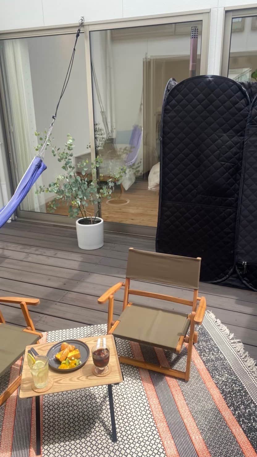 ソラマド香川のインスタグラム：「空を身近に感じる家。  —————————————  もっと施工事例を見たい方はこちら  @soramado_kagawa  #ソラマド香川  —————————————  🏠【常設モデル】宇多津モデル  綾歌郡宇多津町浜三番丁22-4 🏠 多肥モデル販売中！ 高松市多肥上町 分譲地内   —————————————  ソラマド香川( #センコー産業 株式会社 ) 綾歌郡宇多津町浜三番丁22-4 電話番号：0120-49-7257 営業時間：10時〜17時(水曜定休日)  —————————————  #中庭 #中庭暮らし #ソラマド #ソラマドの家 #soramado」