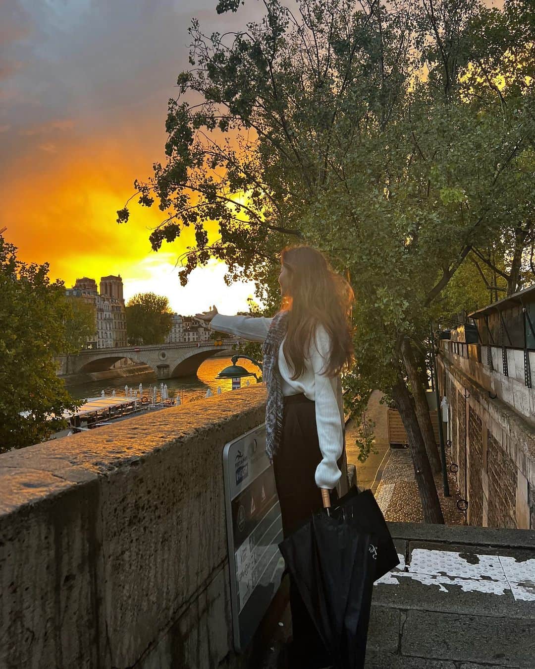 キム・グリームさんのインスタグラム写真 - (キム・グリームInstagram)「가슴한켠 스산하게 아린 기분이 드는거 보니까 나 가을타네.. 🫠🍂   #가을타나봐 #GreeminFrance_Paris」10月13日 11時36分 - greemkim